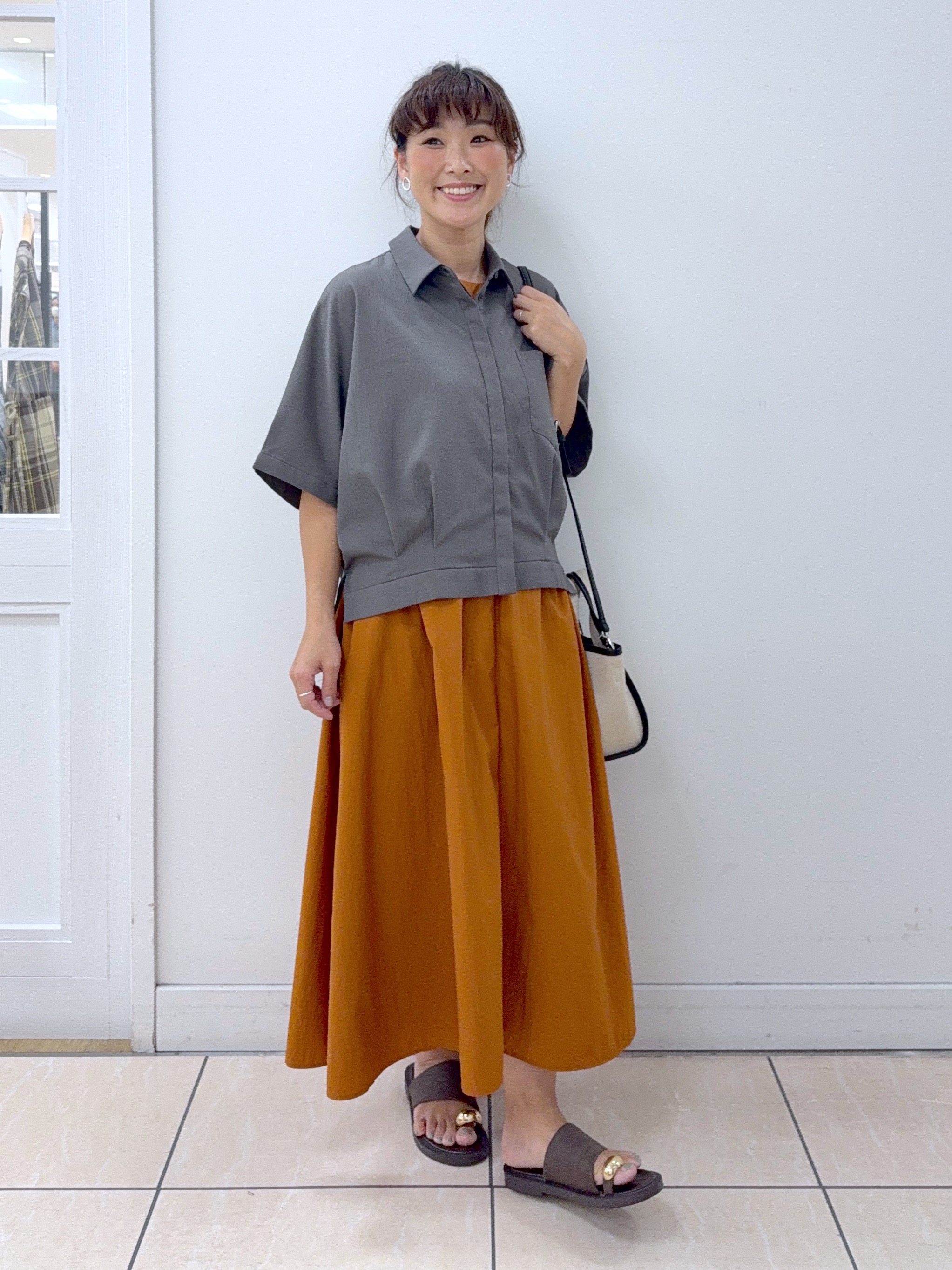 Osawaさんの「Dessin｜タックヘム クロップドシュリンクシャツ」を使ったコーディネート