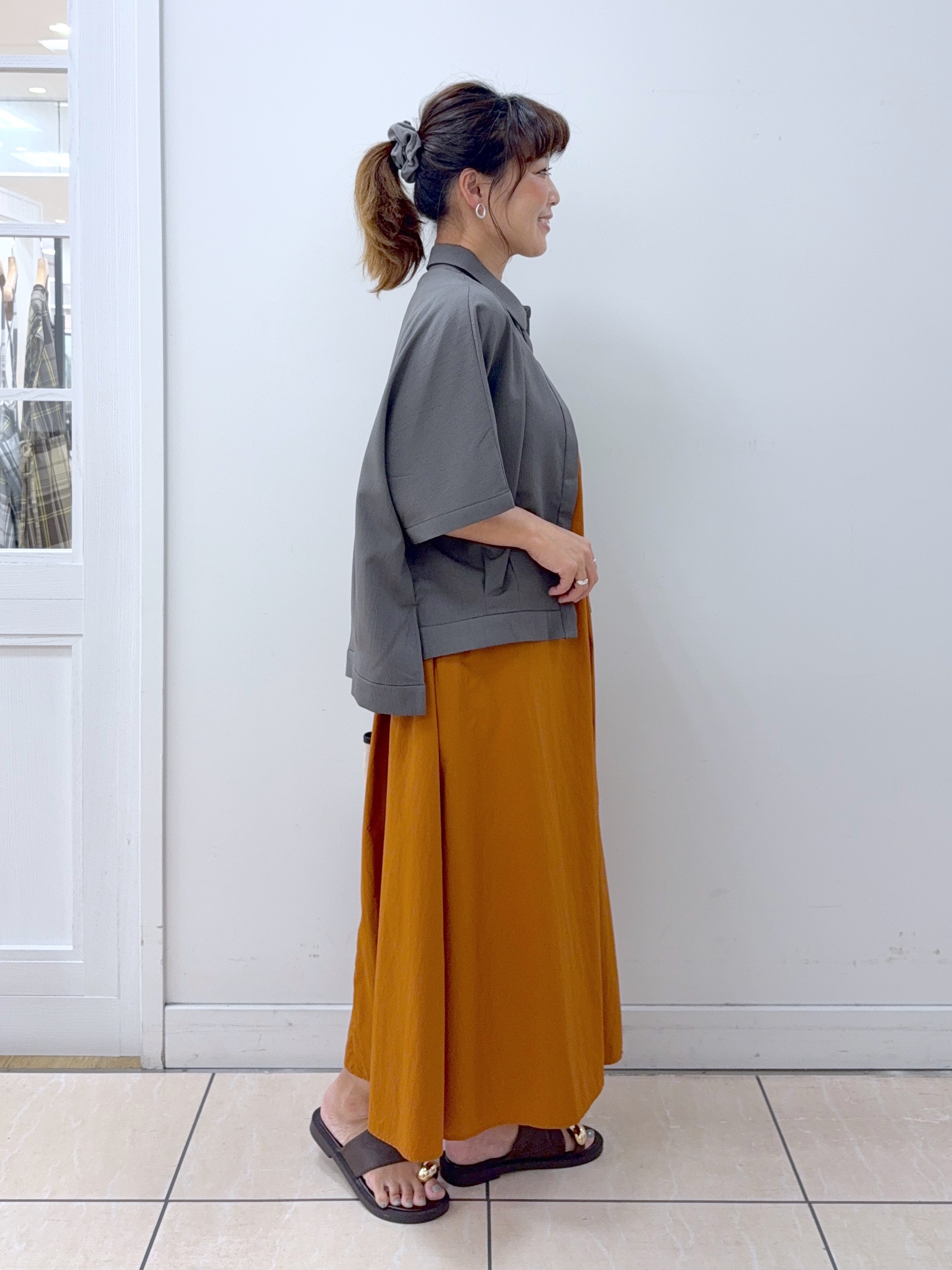 Osawaさんの「Dessin｜タックヘム クロップドシュリンクシャツ」を使ったコーディネート