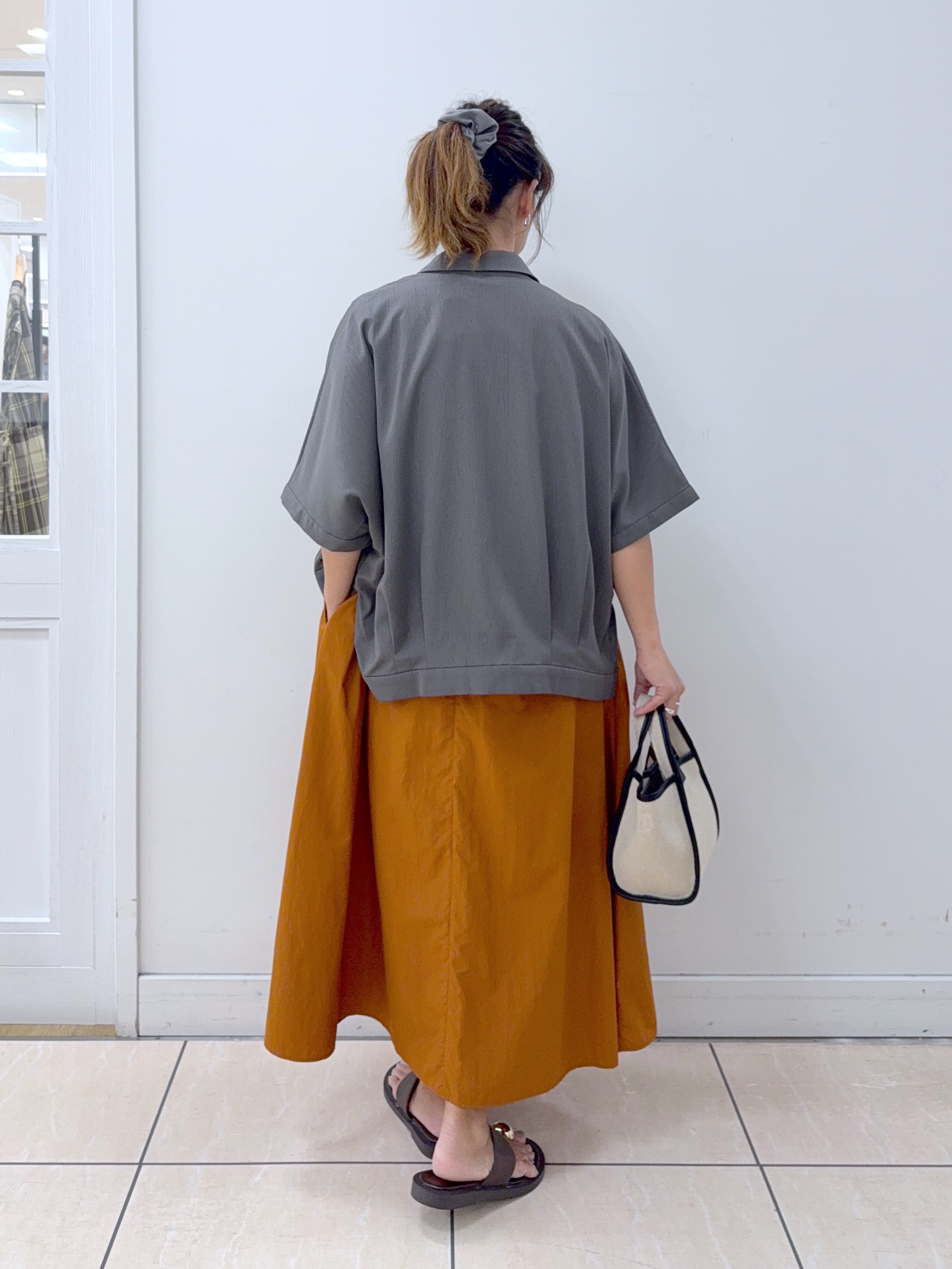 Osawaさんの「Dessin｜タックヘム クロップドシュリンクシャツ」を使ったコーディネート
