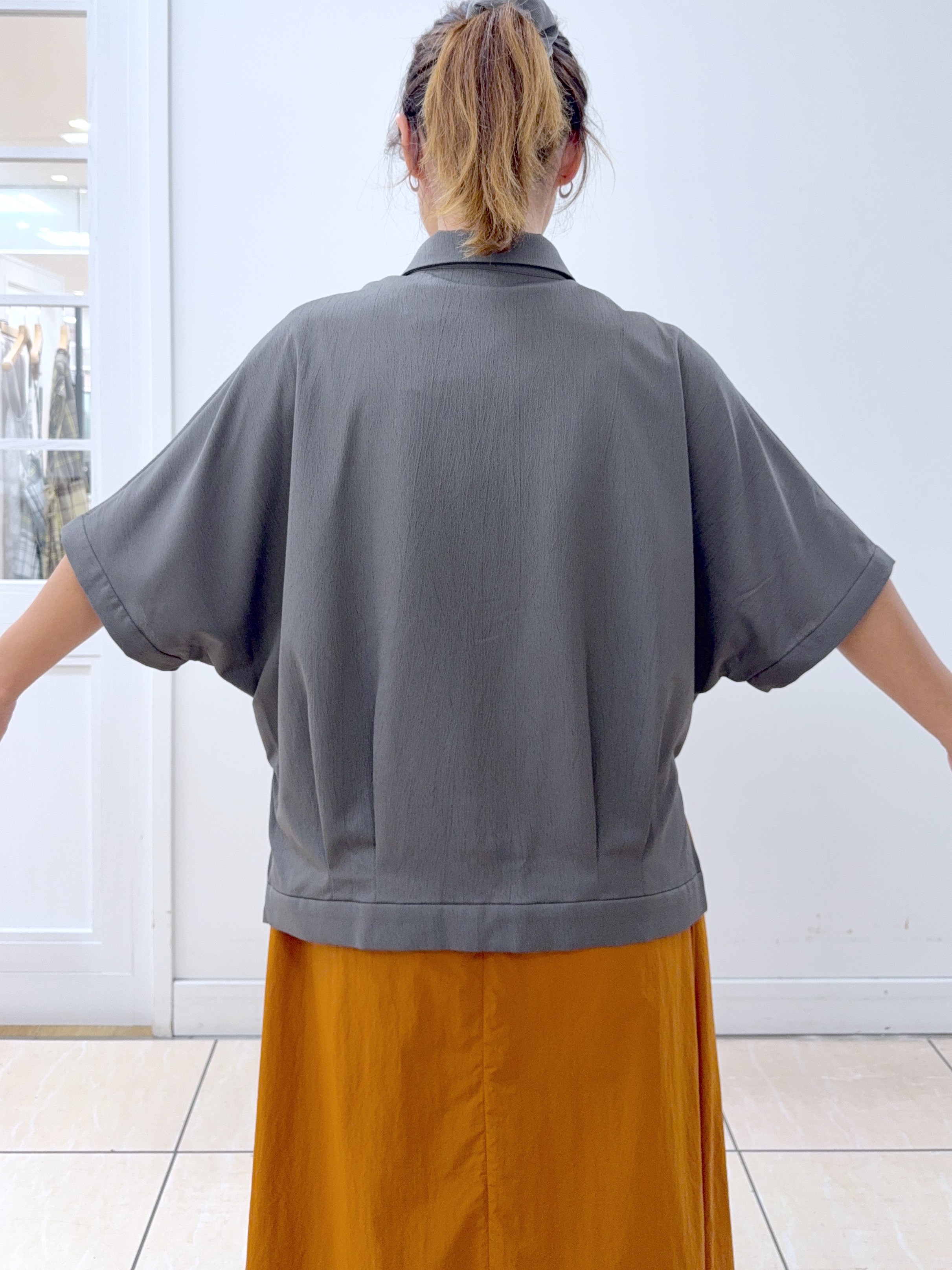Osawaさんの「Dessin｜タックヘム クロップドシュリンクシャツ」を使ったコーディネート