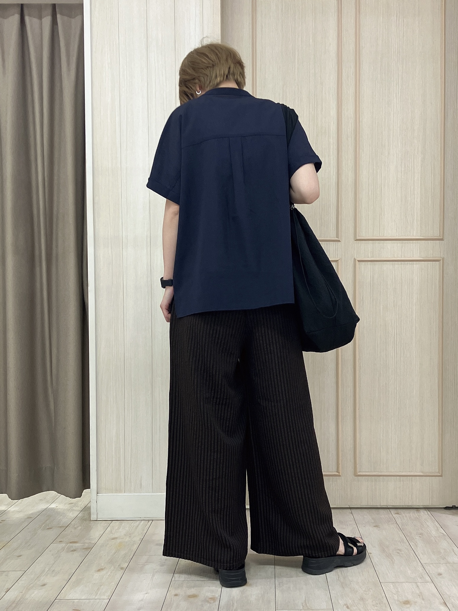 Turnerさんの「SHOO･LA･RUE｜【通気性〇/UV/S-LL】風が通り抜ける 半袖バンドカラーシアーシャツ」を使ったコーディネート