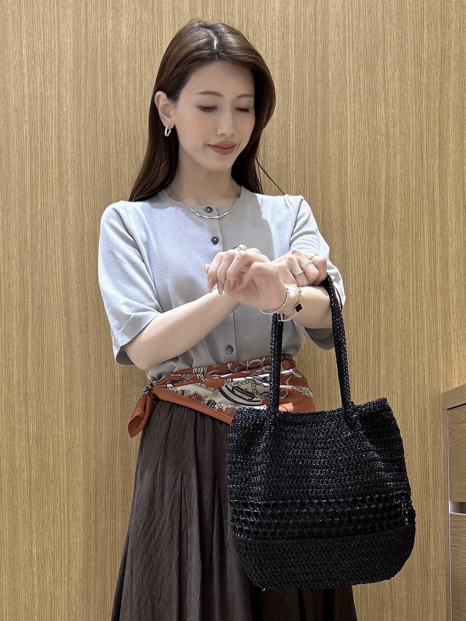 maiさんの「OPAQUE.CLIP｜【UV】ドライタッチラメニットカーディガン《洗える》」を使ったコーディネート