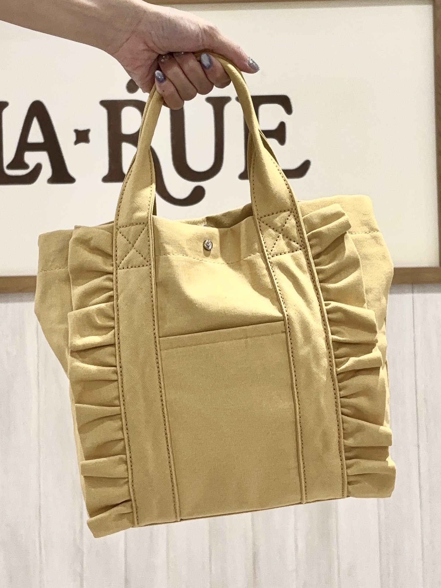 みきぽんさんの「SHOO･LA･RUE｜【UV/洗濯機可/体型カバー】ヒップ周りが隠せる お袖レースTシャツ」を使ったコーディネート