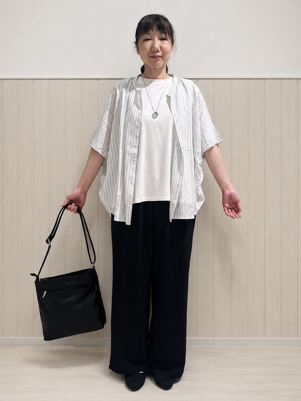 まつみさんの「SHOO･LA･RUE｜【洗濯機可/体型カバー】二の腕隠れる ゆるっとドルマンバンドカラーシャツ」を使ったコーディネート