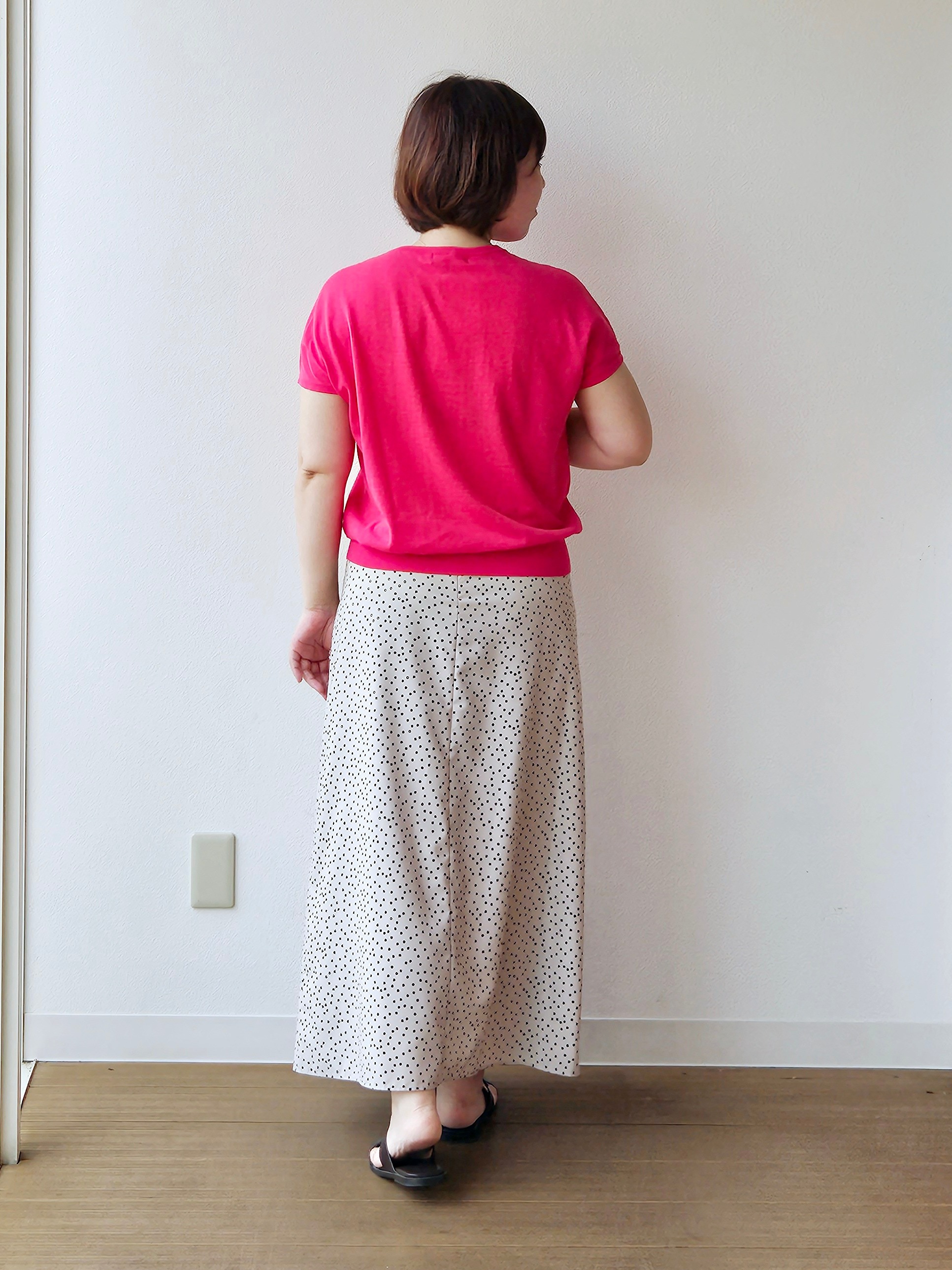 やじまさんの「UNTITLED｜【9色展開/アンサンブル可】コットンクルーネックカーディガン」を使ったコーディネート
