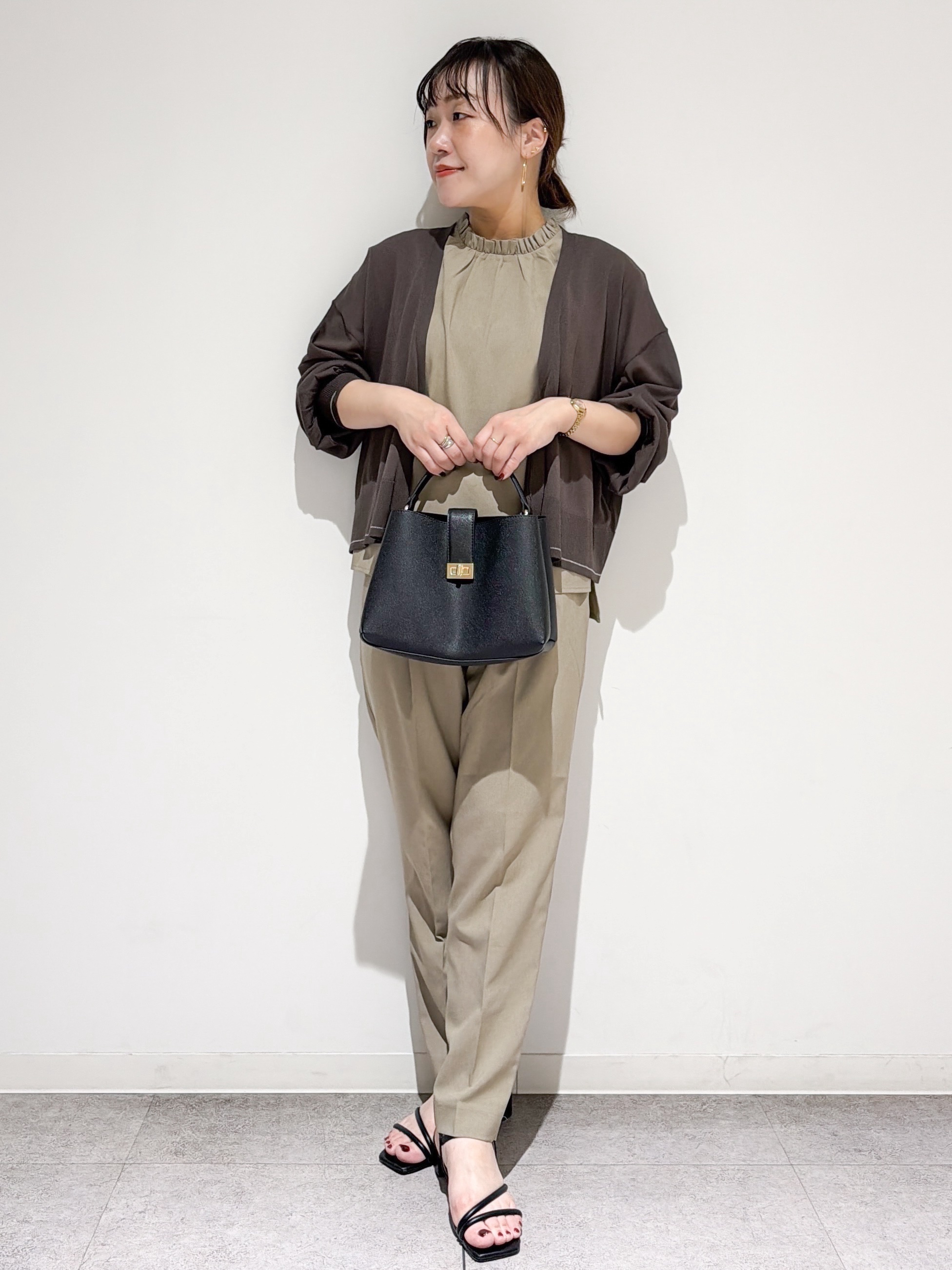 すずママさんの「OPAQUE.CLIP｜【接触冷感】シアーショートトッパーカーディガン《洗濯機OK／抗ピル》」を使ったコーディネート