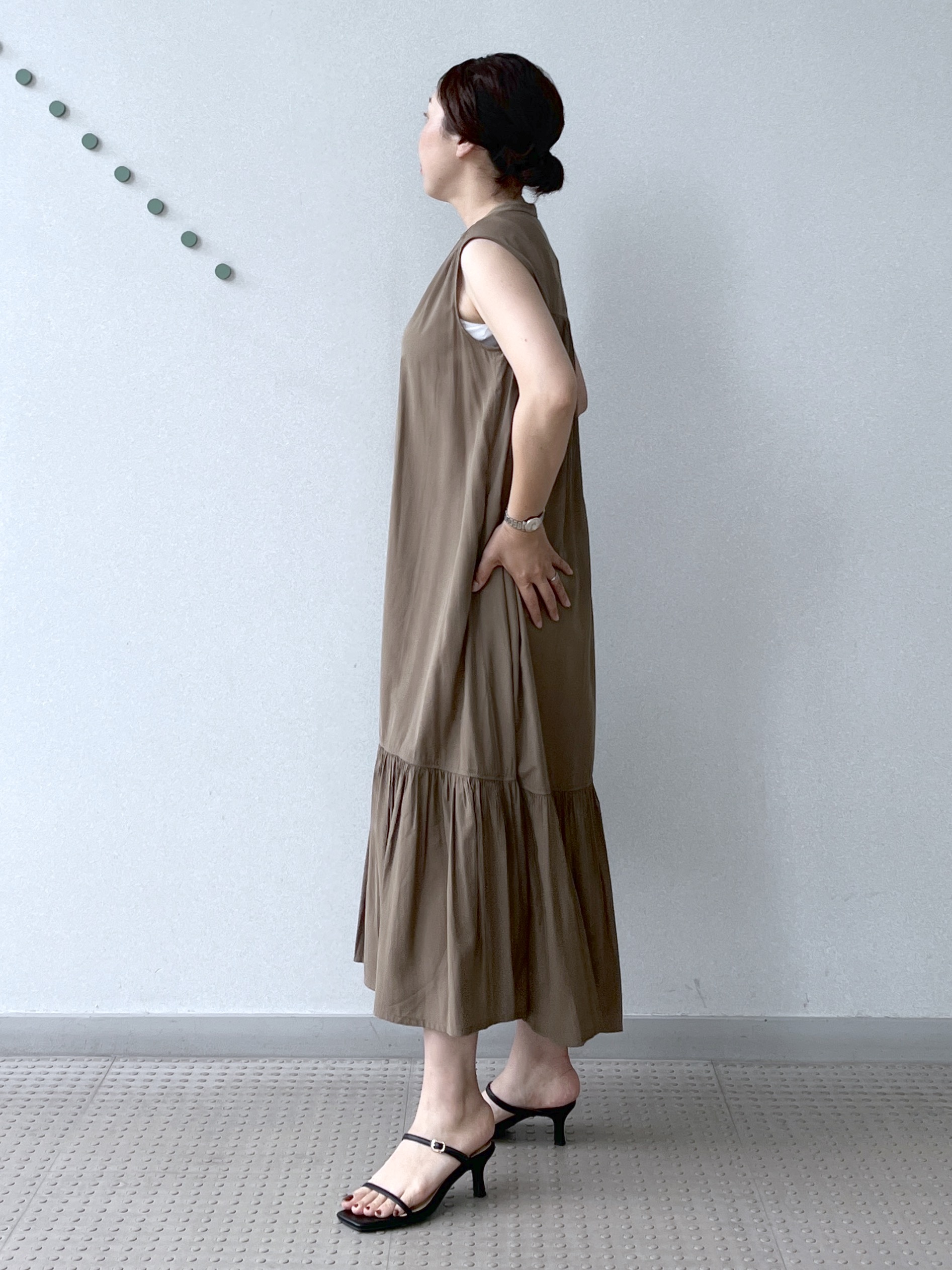 Soeさんの「DRESSTERIOR｜【otonaMUSE5月号掲載】スキニーベルトサンダル」を使ったコーディネート