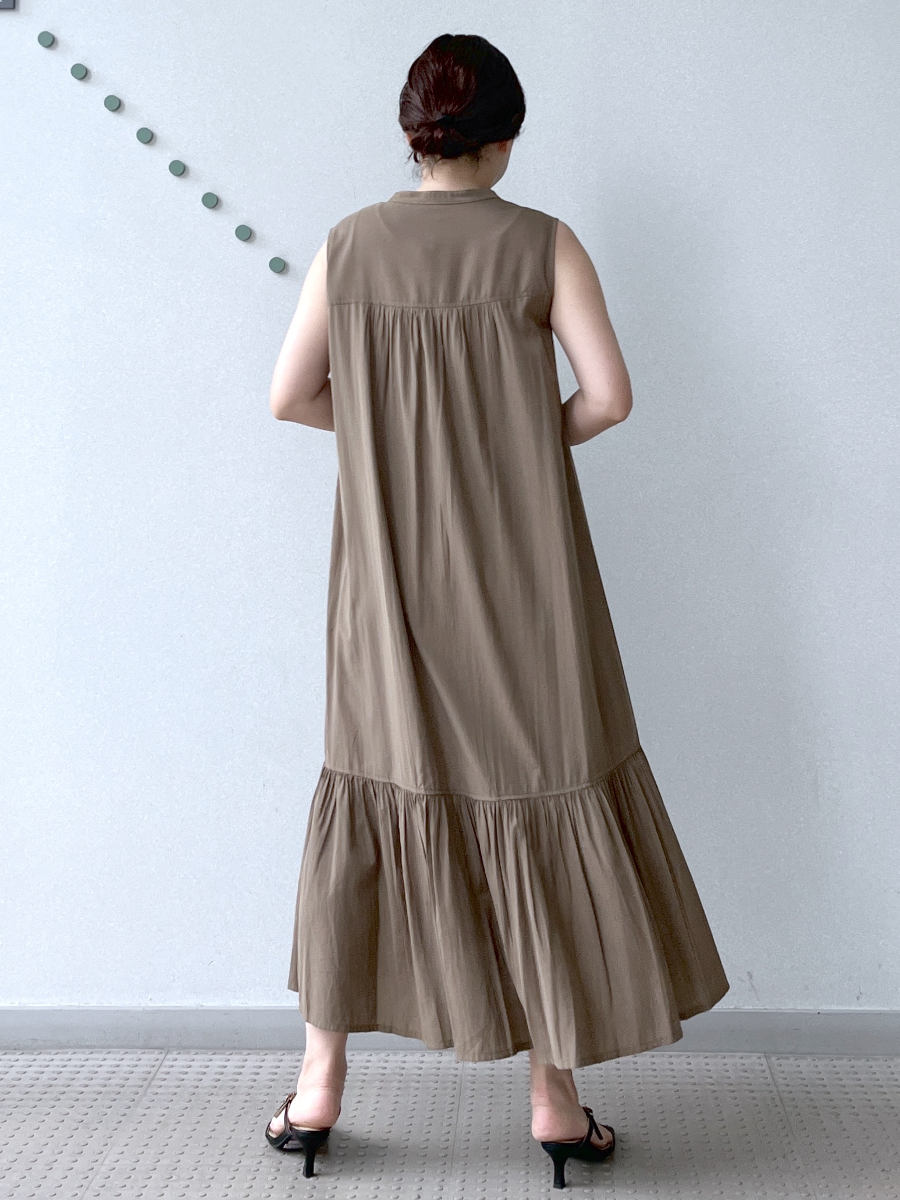 Soeさんの「DRESSTERIOR｜【otonaMUSE5月号掲載】スキニーベルトサンダル」を使ったコーディネート