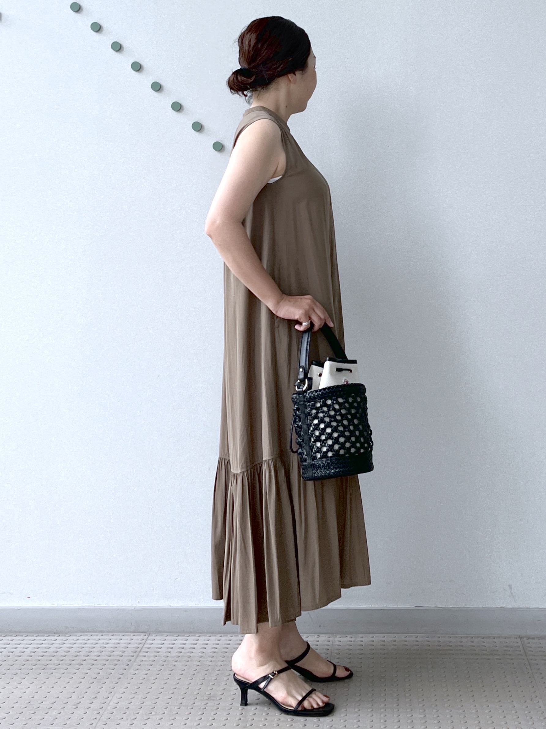 Soeさんの「DRESSTERIOR｜【otonaMUSE5月号掲載】スキニーベルトサンダル」を使ったコーディネート