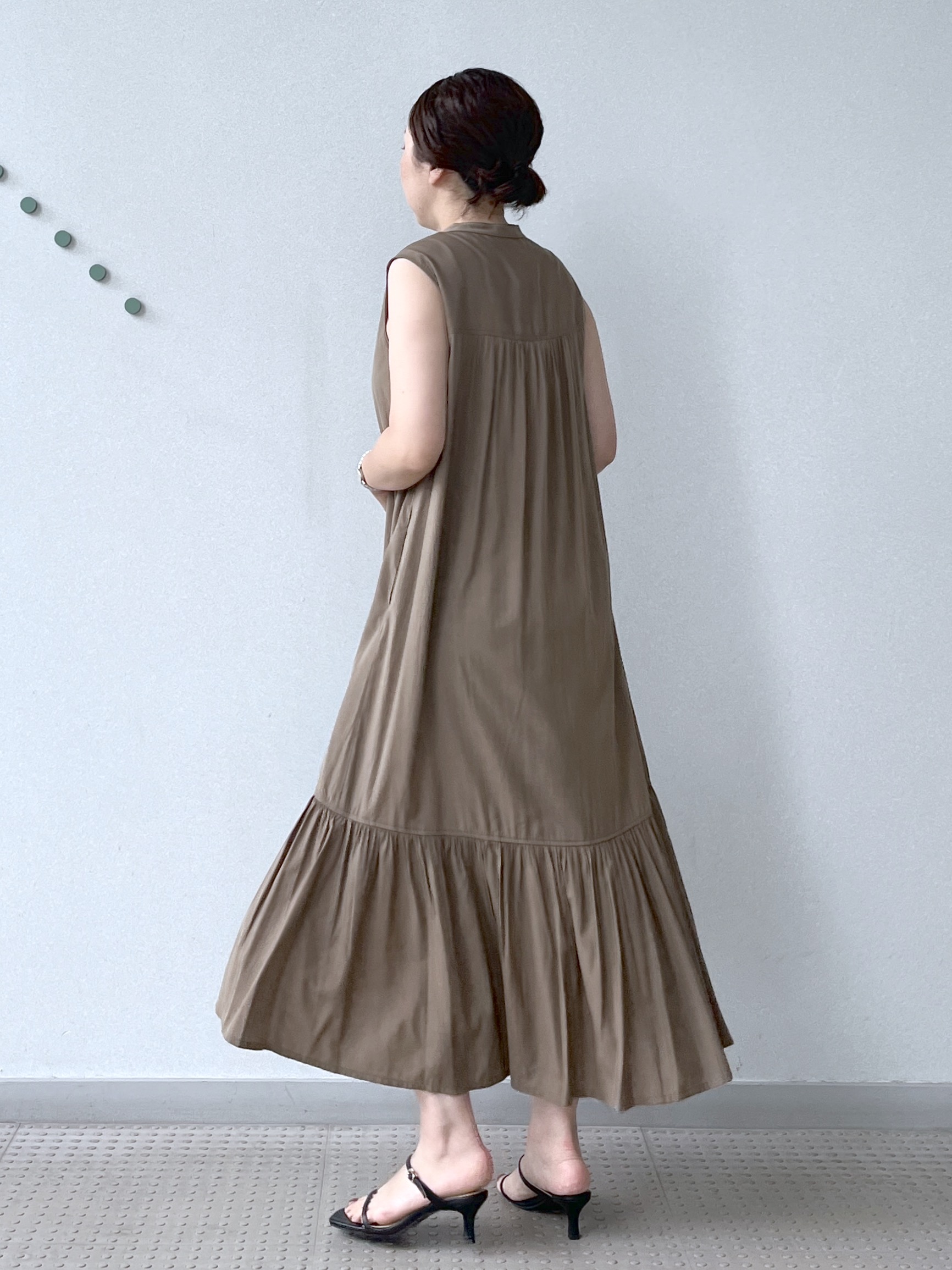 Soeさんの「DRESSTERIOR｜【otonaMUSE5月号掲載】スキニーベルトサンダル」を使ったコーディネート