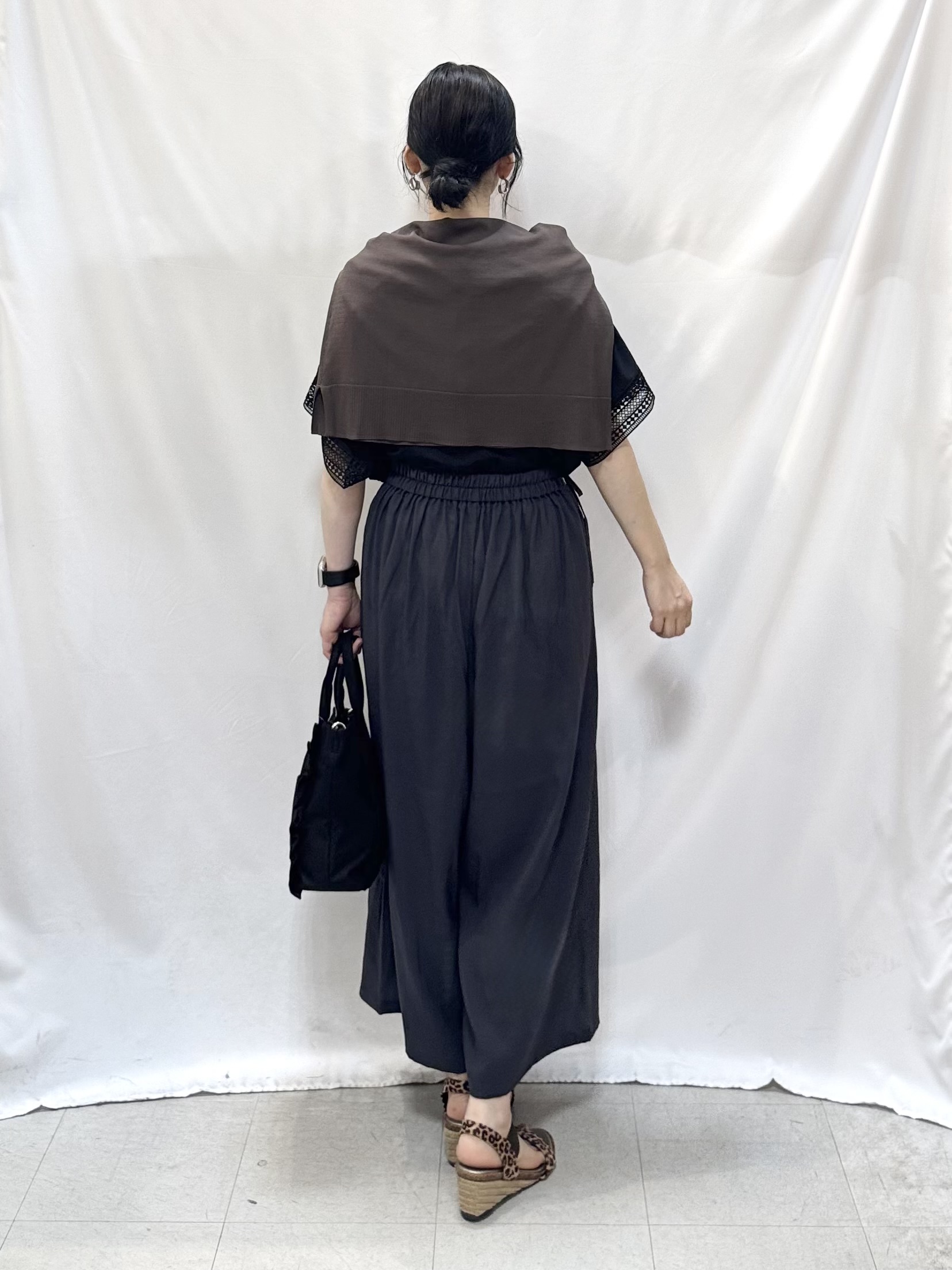 𝐇𝐢𝐫𝐨𝐦𝐢さんの「SHOO･LA･RUE｜【UV/洗濯機可/体型カバー】ヒップ周りが隠せる お袖レースTシャツ」を使ったコーディネート