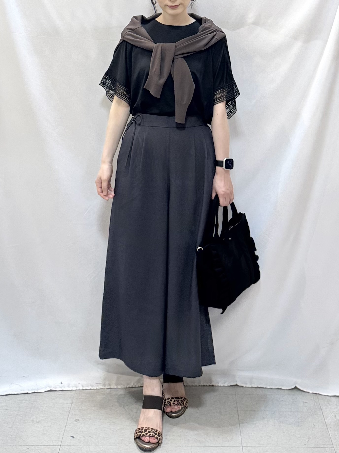 𝐇𝐢𝐫𝐨𝐦𝐢さんの「SHOO･LA･RUE｜【UV/洗濯機可/体型カバー】ヒップ周りが隠せる お袖レースTシャツ」を使ったコーディネート