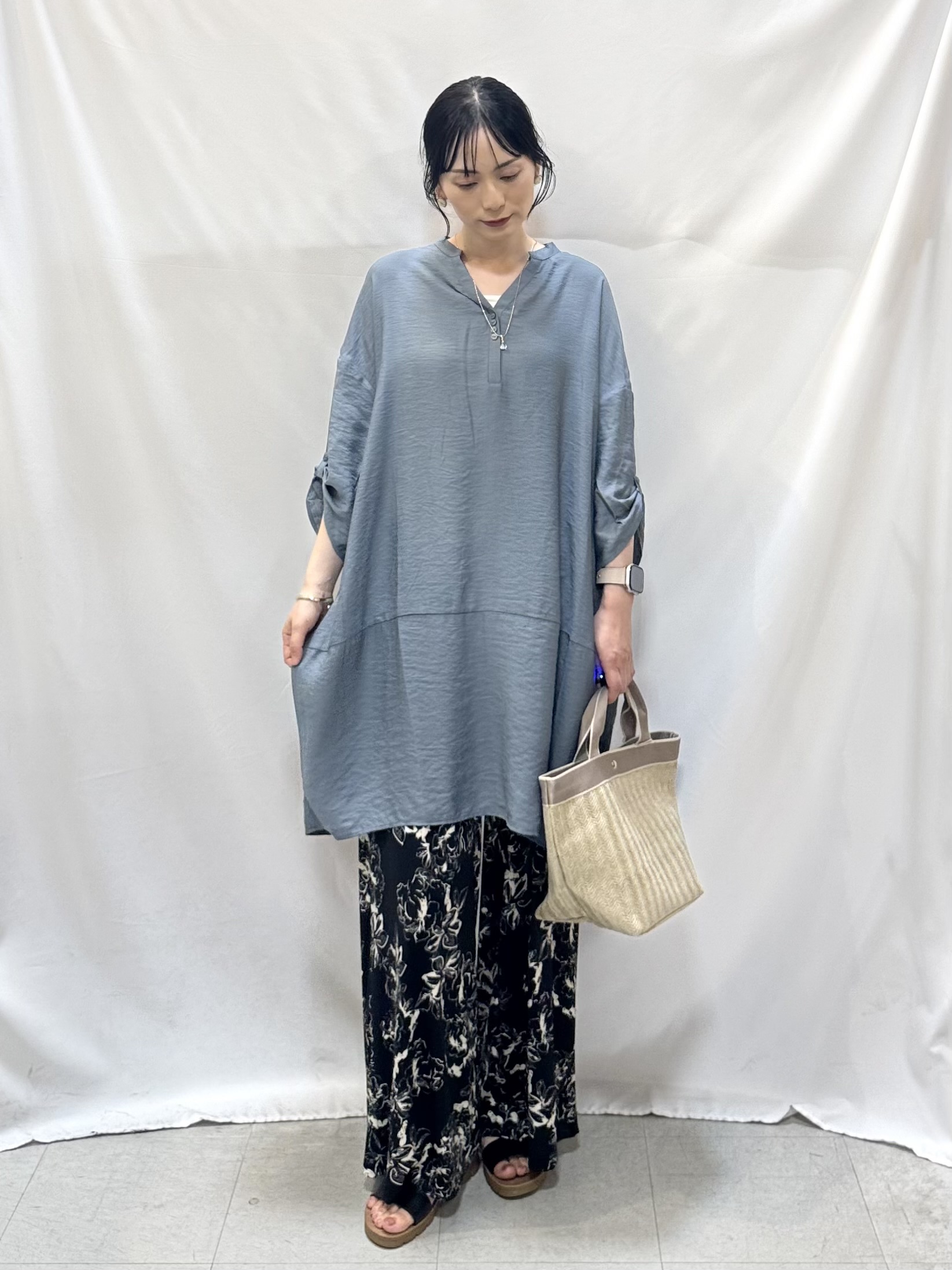 𝐇𝐢𝐫𝐨𝐦𝐢さんの「SHOO･LA･RUE｜【S-LL/洗濯後しわになりにくい】ゆるっと体型カバー 7分袖コクーンチュニック」を使ったコーディネート