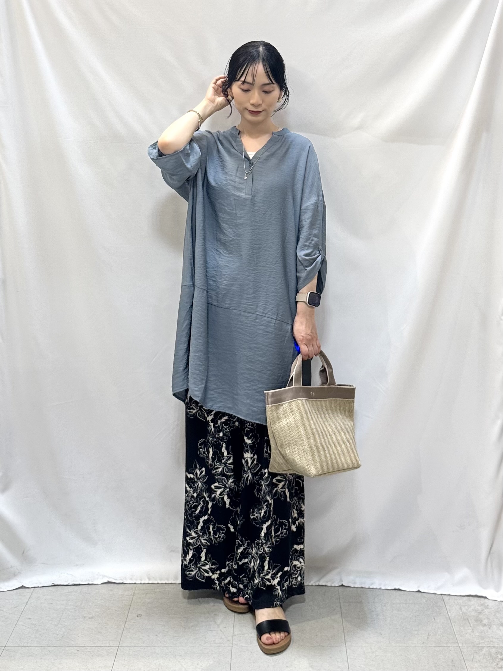𝐇𝐢𝐫𝐨𝐦𝐢さんの「SHOO･LA･RUE｜【S-LL/洗濯後しわになりにくい】ゆるっと体型カバー 7分袖コクーンチュニック」を使ったコーディネート