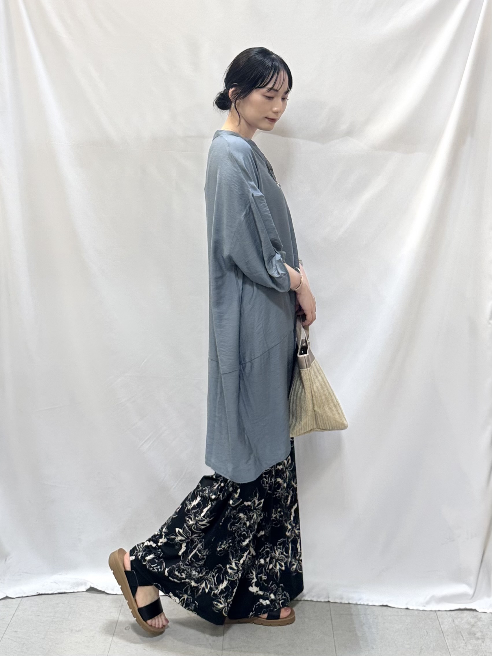 𝐇𝐢𝐫𝐨𝐦𝐢さんの「SHOO･LA･RUE｜【S-LL/洗濯後しわになりにくい】ゆるっと体型カバー 7分袖コクーンチュニック」を使ったコーディネート