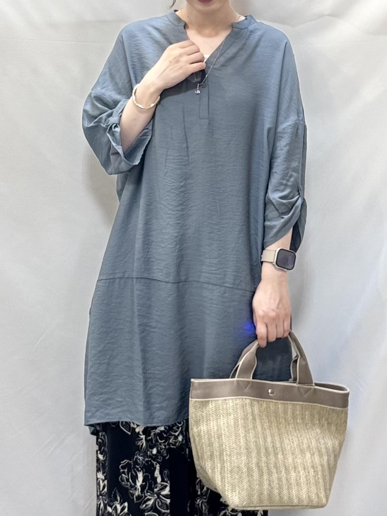 𝐇𝐢𝐫𝐨𝐦𝐢さんの「SHOO･LA･RUE｜【S-LL/洗濯後しわになりにくい】ゆるっと体型カバー 7分袖コクーンチュニック」を使ったコーディネート