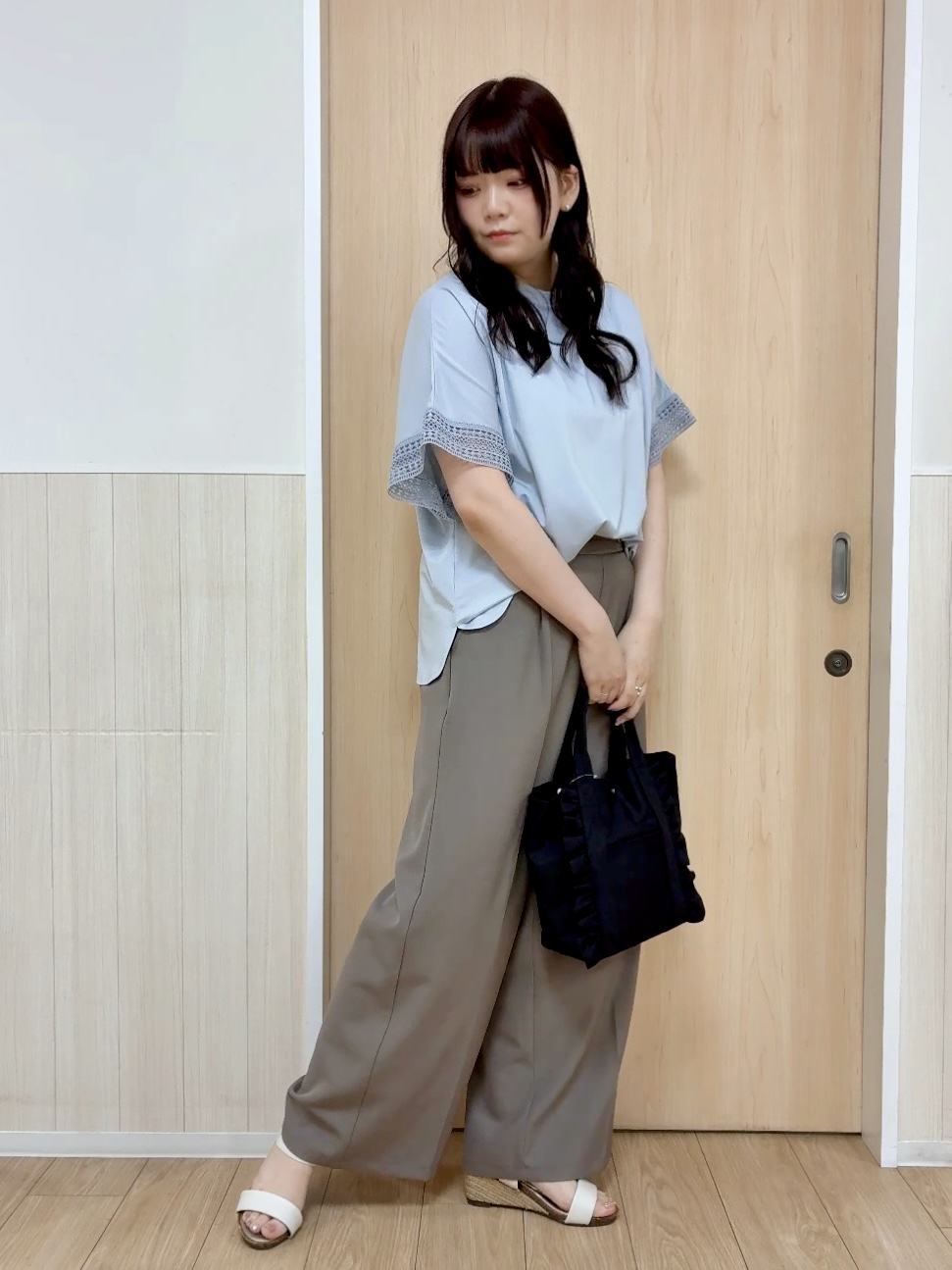 nanaseさんの「SHOO･LA･RUE｜【UV/洗濯機可/体型カバー】ヒップ周りが隠せる お袖レースTシャツ」を使ったコーディネート