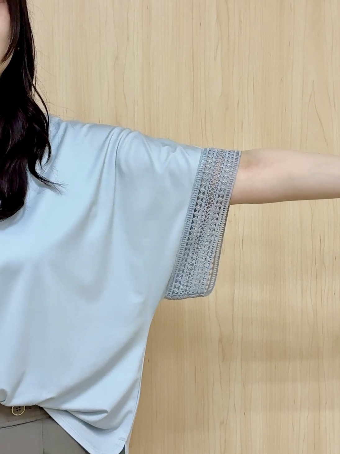 nanaseさんの「SHOO･LA･RUE｜【UV/洗濯機可/体型カバー】ヒップ周りが隠せる お袖レースTシャツ」を使ったコーディネート