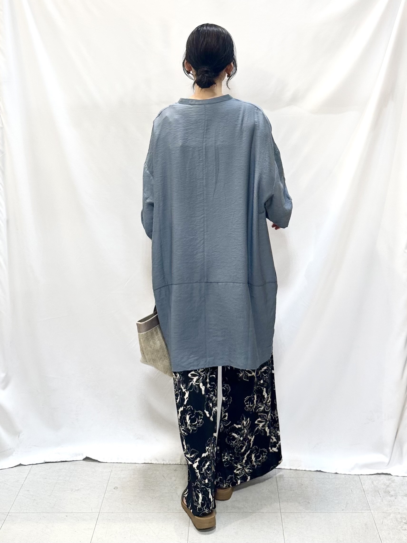 𝐇𝐢𝐫𝐨𝐦𝐢さんの「SHOO･LA･RUE｜【S-LL/洗濯後しわになりにくい】ゆるっと体型カバー 7分袖コクーンチュニック」を使ったコーディネート