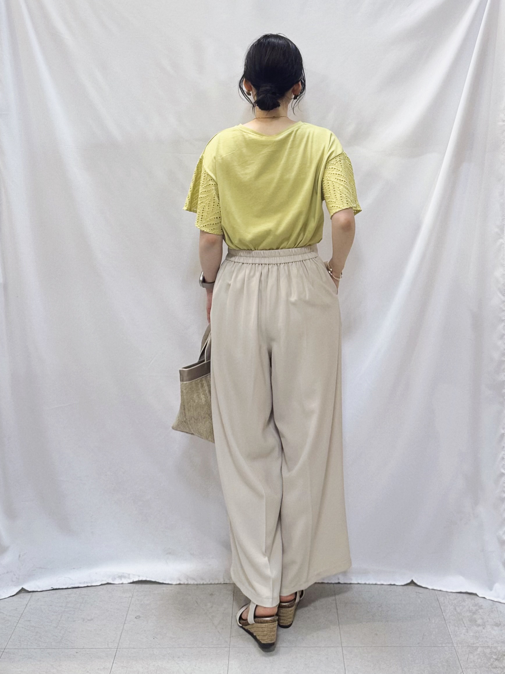 𝐇𝐢𝐫𝐨𝐦𝐢さんの「SHOO･LA･RUE｜【S-LL/洗濯機可/体型カバー】汗じみが気になりにくい お袖レースフレアTシャツ」を使ったコーディネート