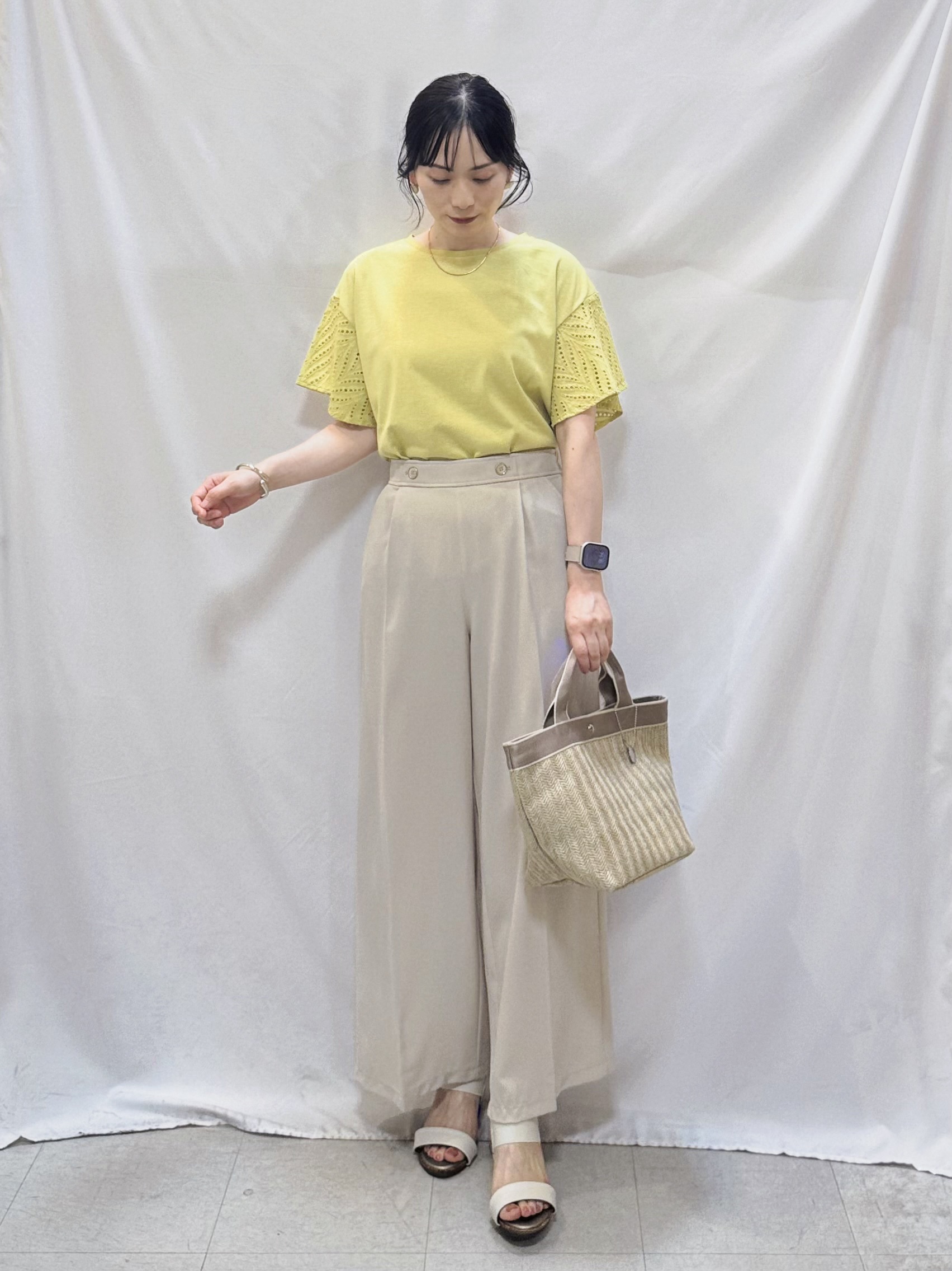 𝐇𝐢𝐫𝐨𝐦𝐢さんの「SHOO･LA･RUE｜【S-LL/洗濯機可/体型カバー】汗じみが気になりにくい お袖レースフレアTシャツ」を使ったコーディネート