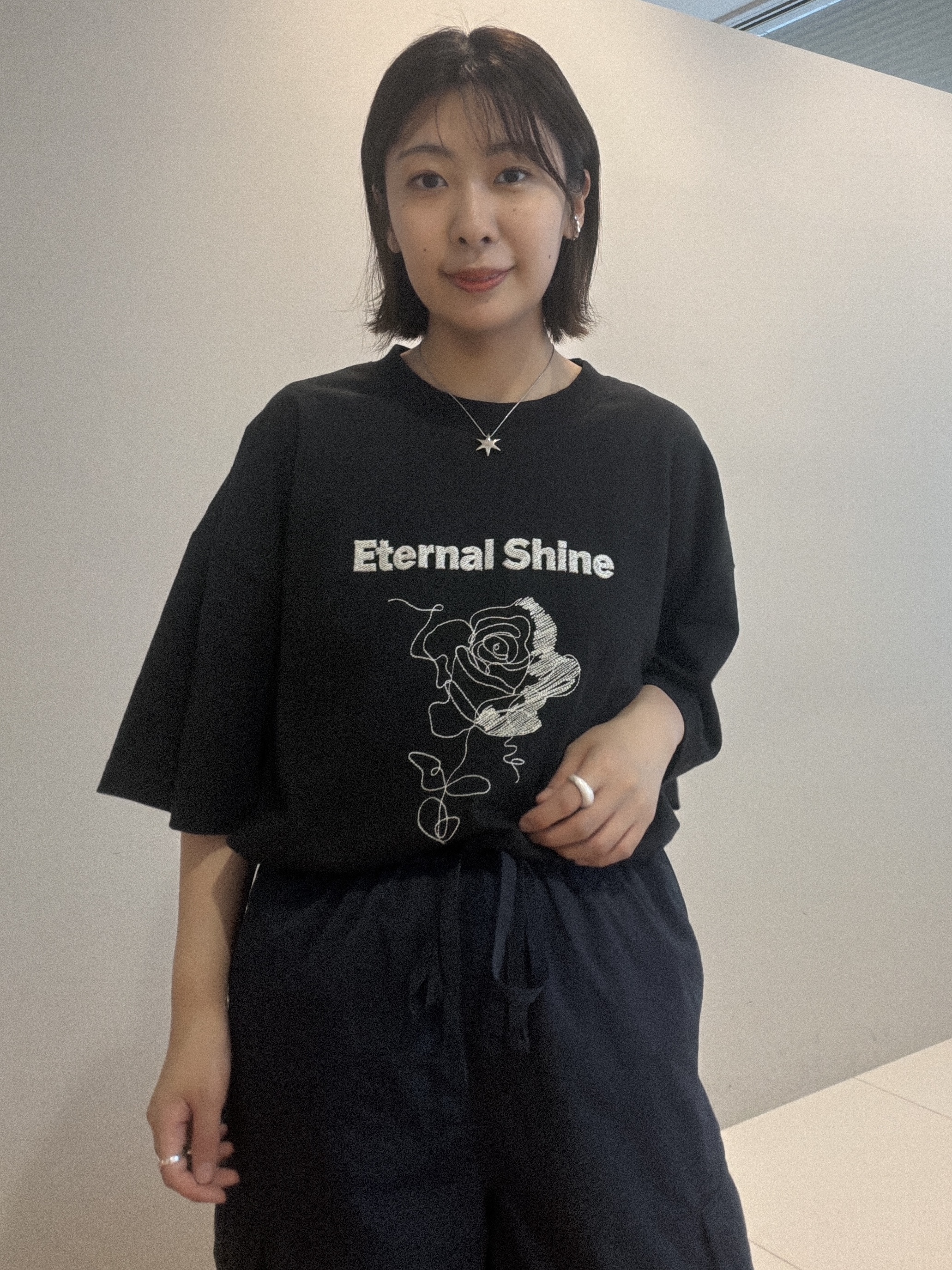 abeさんの「tk.TAKEO KIKUCHI｜ロゴフラワー刺繍Tシャツ」を使ったコーディネート