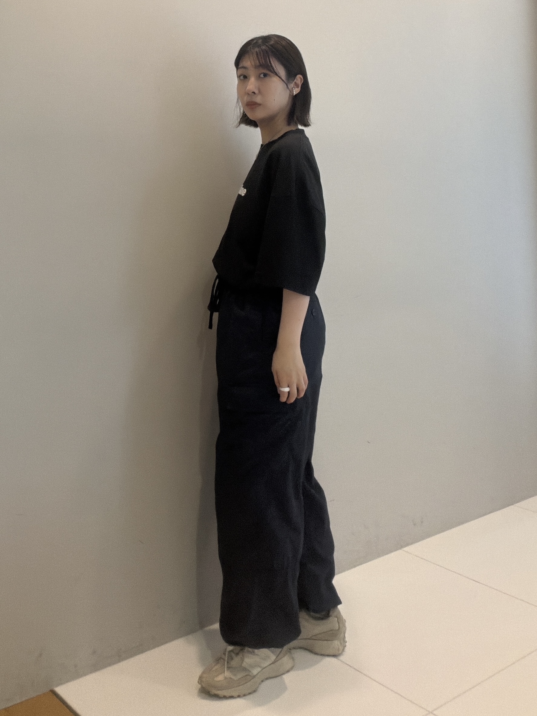abeさんの「tk.TAKEO KIKUCHI｜ロゴフラワー刺繍Tシャツ」を使ったコーディネート