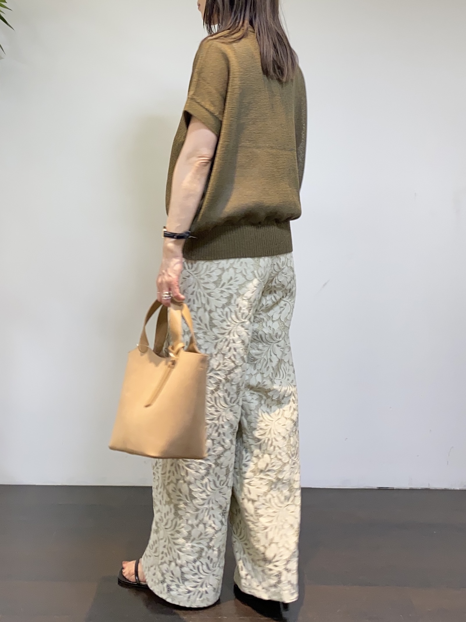 tomoさんの「UNTITLED｜【洗える/清涼感】ドライタッチスリーブレスカーディガン」を使ったコーディネート