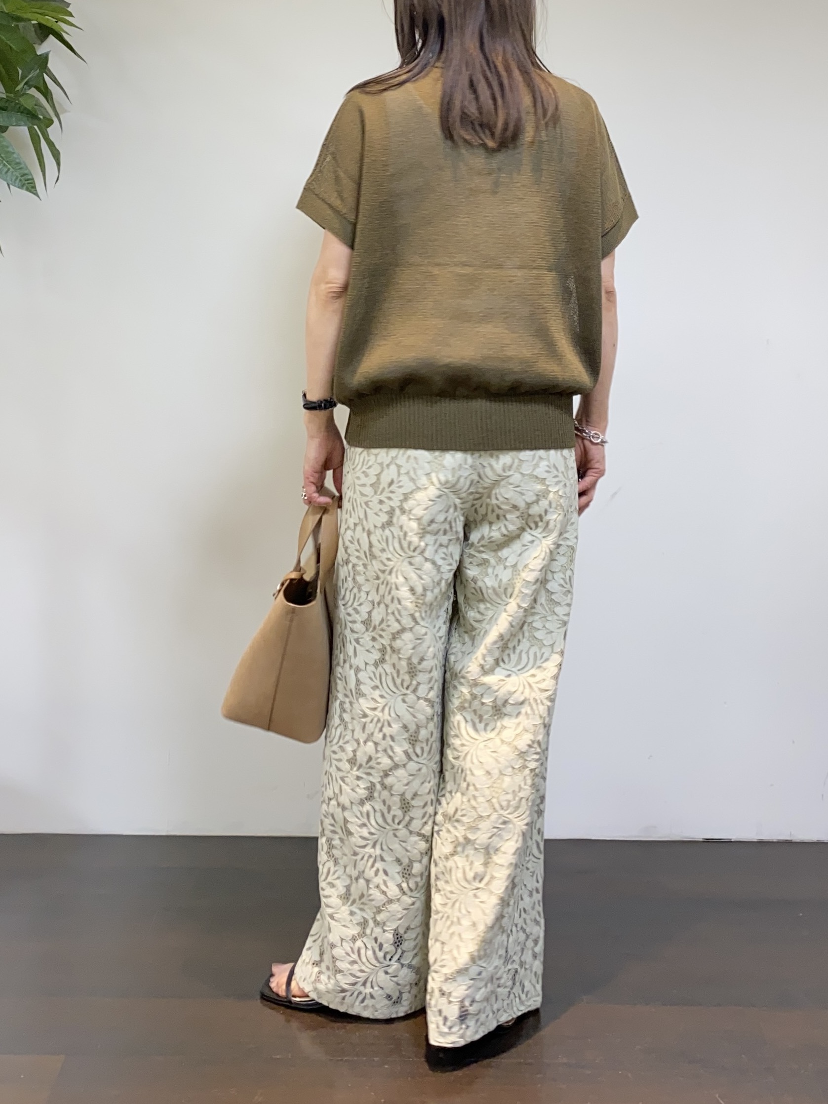 tomoさんの「UNTITLED｜【洗える/清涼感】ドライタッチスリーブレスカーディガン」を使ったコーディネート