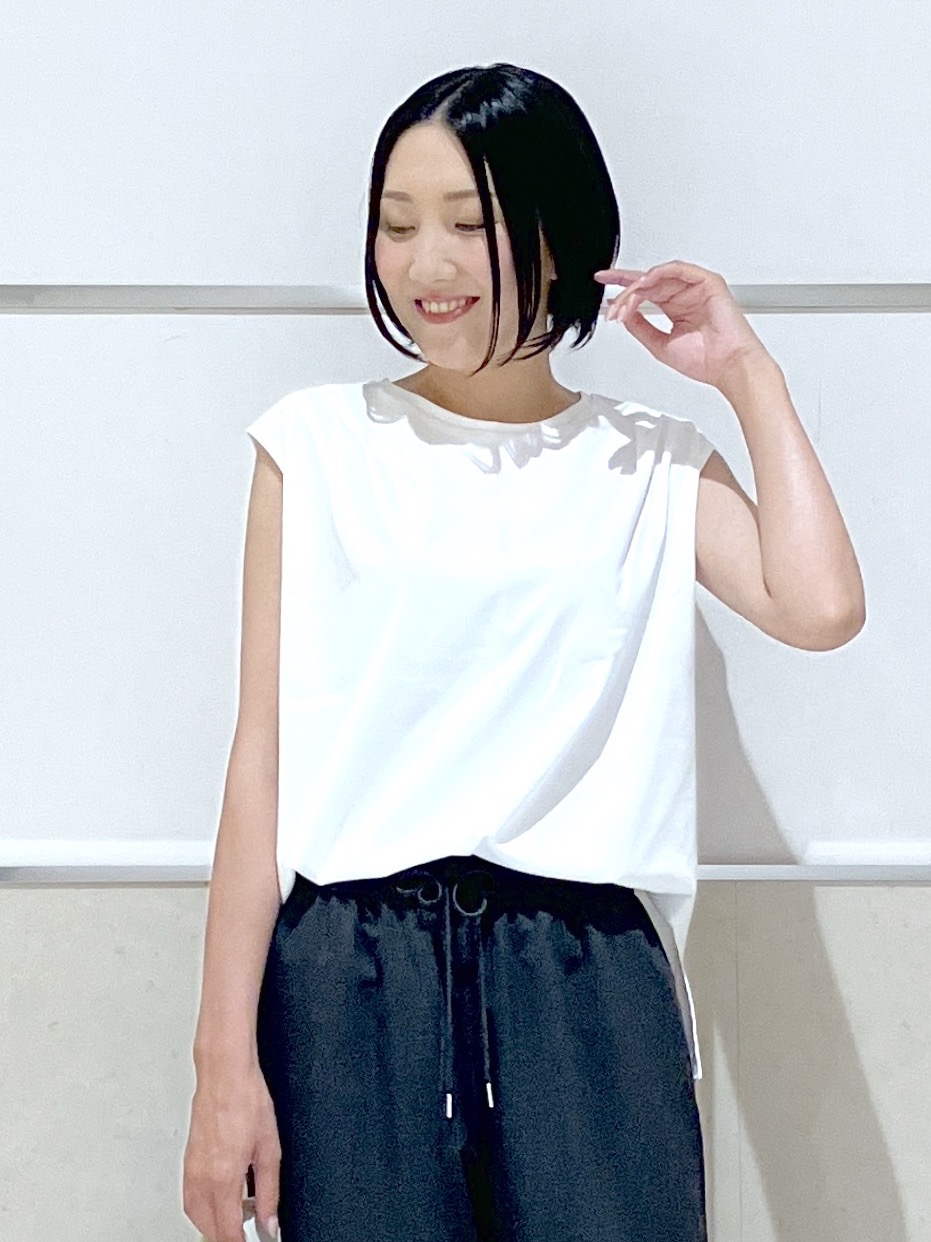 eriko さんの「Dessin｜【接触冷感/UVカット】美光沢ノースリーブカットソー」を使ったコーディネート