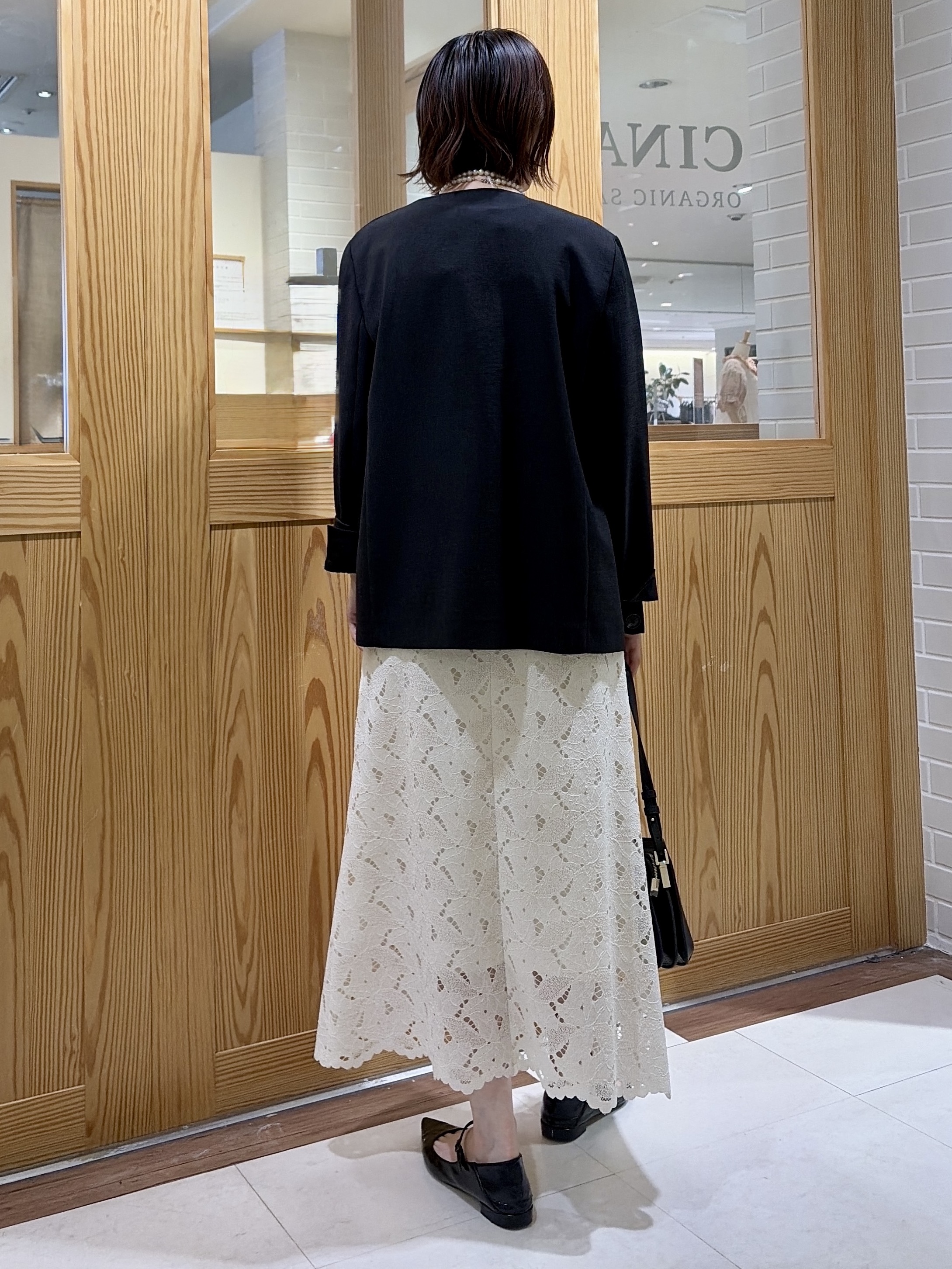 ゆうさんの「UNTITLED｜【セットアップ可/品のある透け感】リーフレースブラウス」を使ったコーディネート