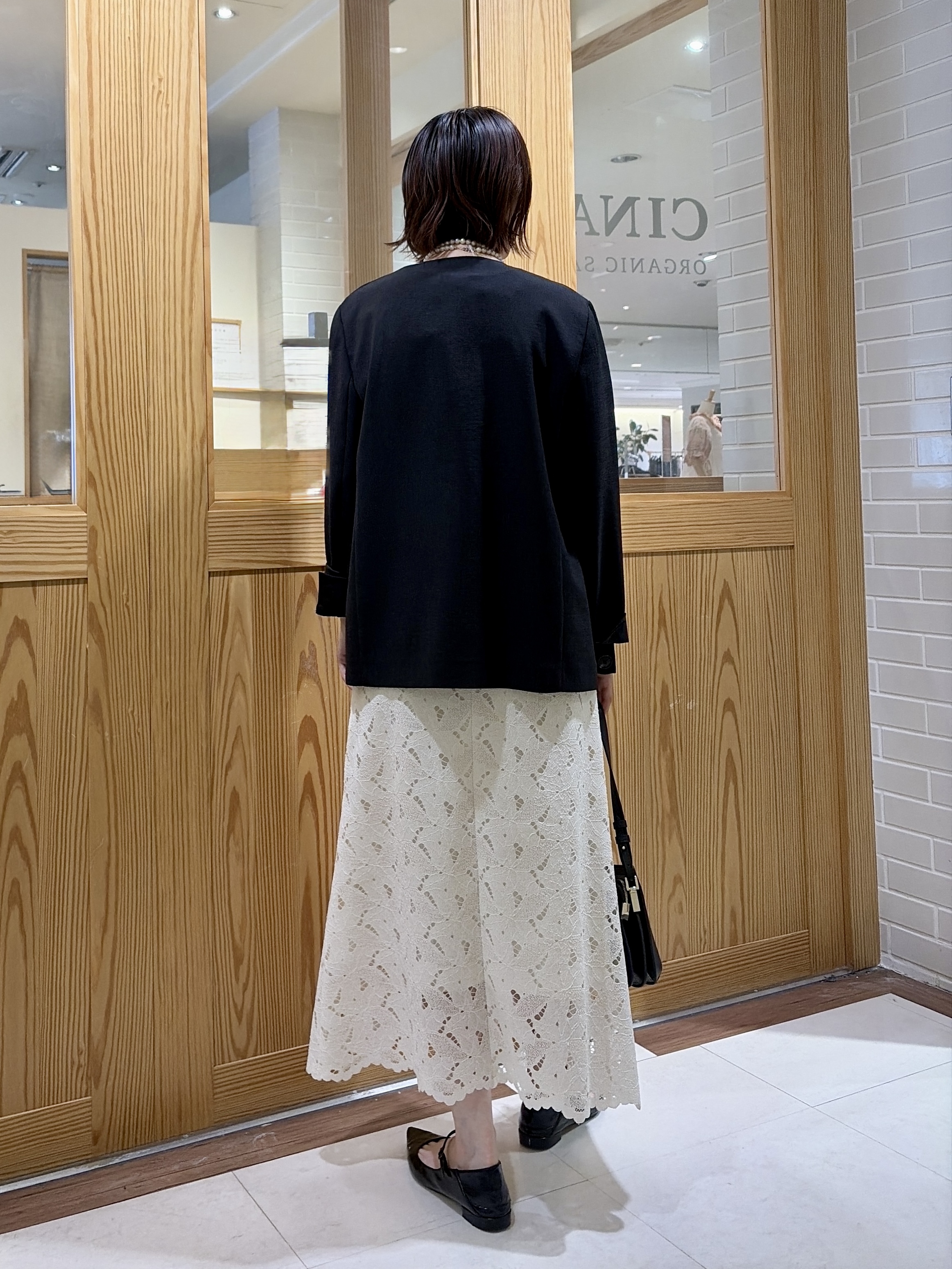 ゆうさんの「UNTITLED｜【セットアップ可/品のある透け感】リーフレースブラウス」を使ったコーディネート