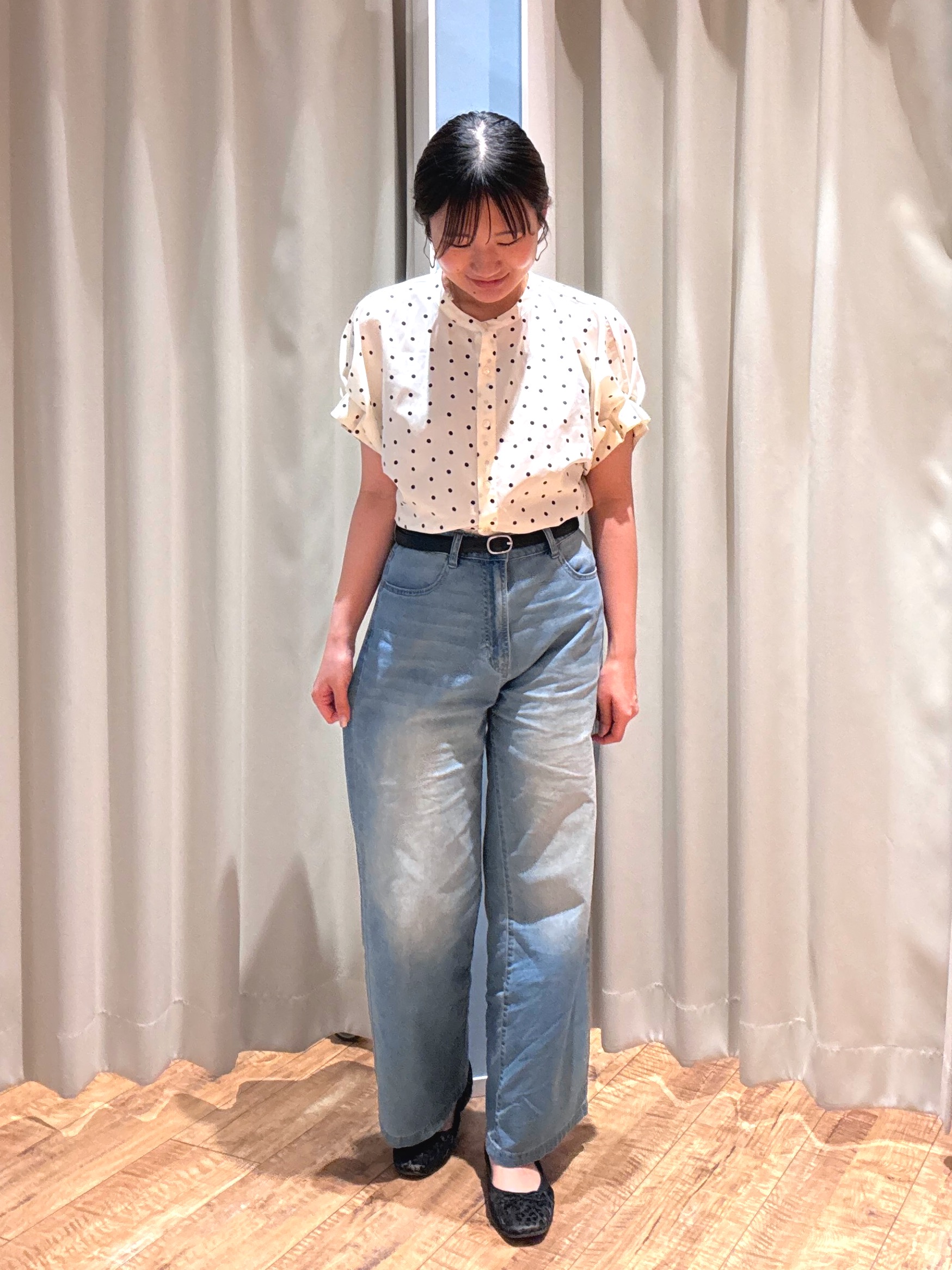 もんちゃんさんの「SHOO･LA･RUE｜【洗濯機可／洗濯後しわになりにくい】大人の甘さをプラスする ドット柄袖タックブラウス」を使ったコーディネート