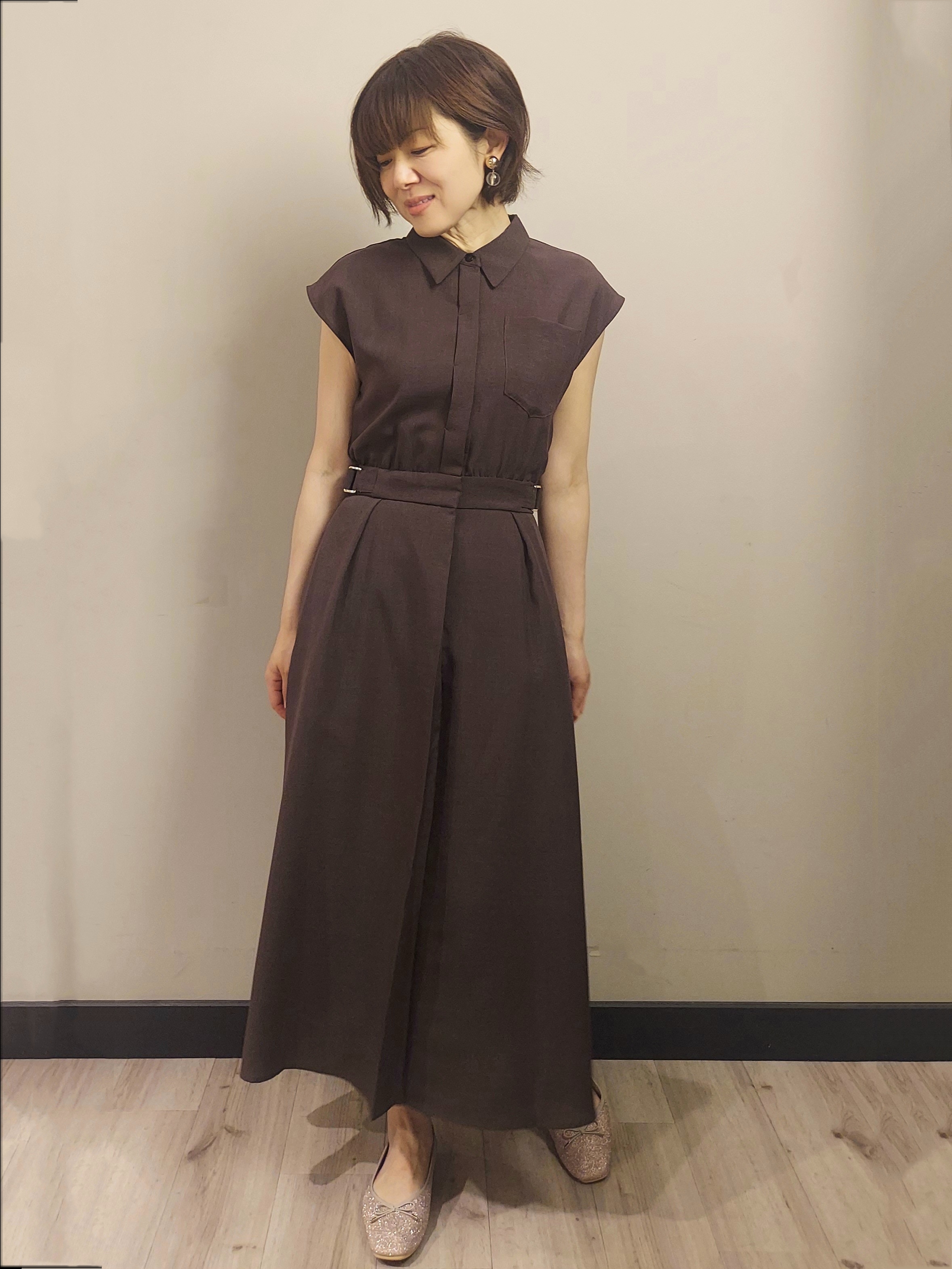 MAKIさんの「index｜【接触冷感／吸水速乾】フレンチスリーブシャツワンピース《イージーアイロン／洗濯機OK》」を使ったコーディネート