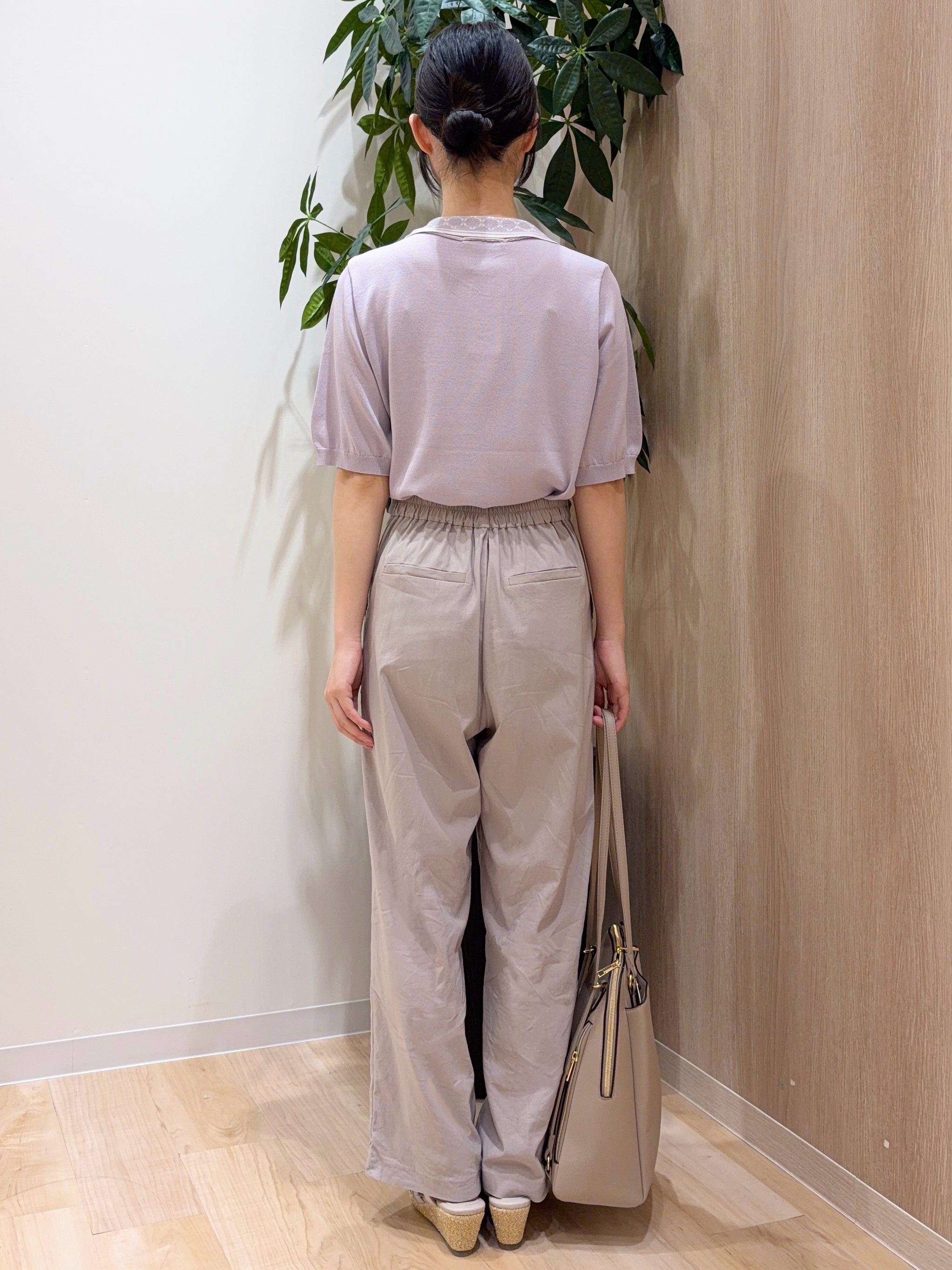 ayaneさんの「grove｜【大人気アイテム5分袖で登場！】スカーフ柄ボウタイ五分袖ニットプルオーバ―」を使ったコーディネート