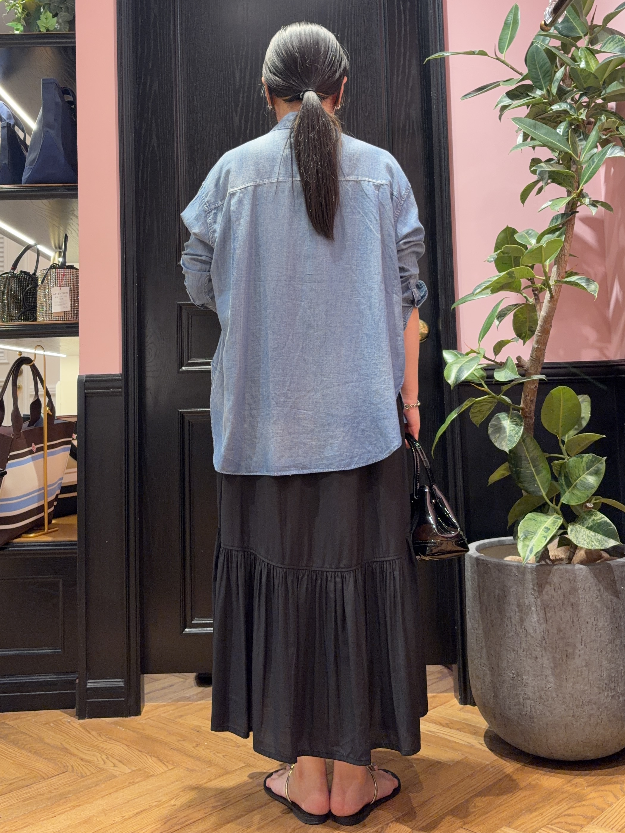 SAKAIさんの「DRESSTERIOR｜【涼しく着映え】シアーデニムシャツ」を使ったコーディネート