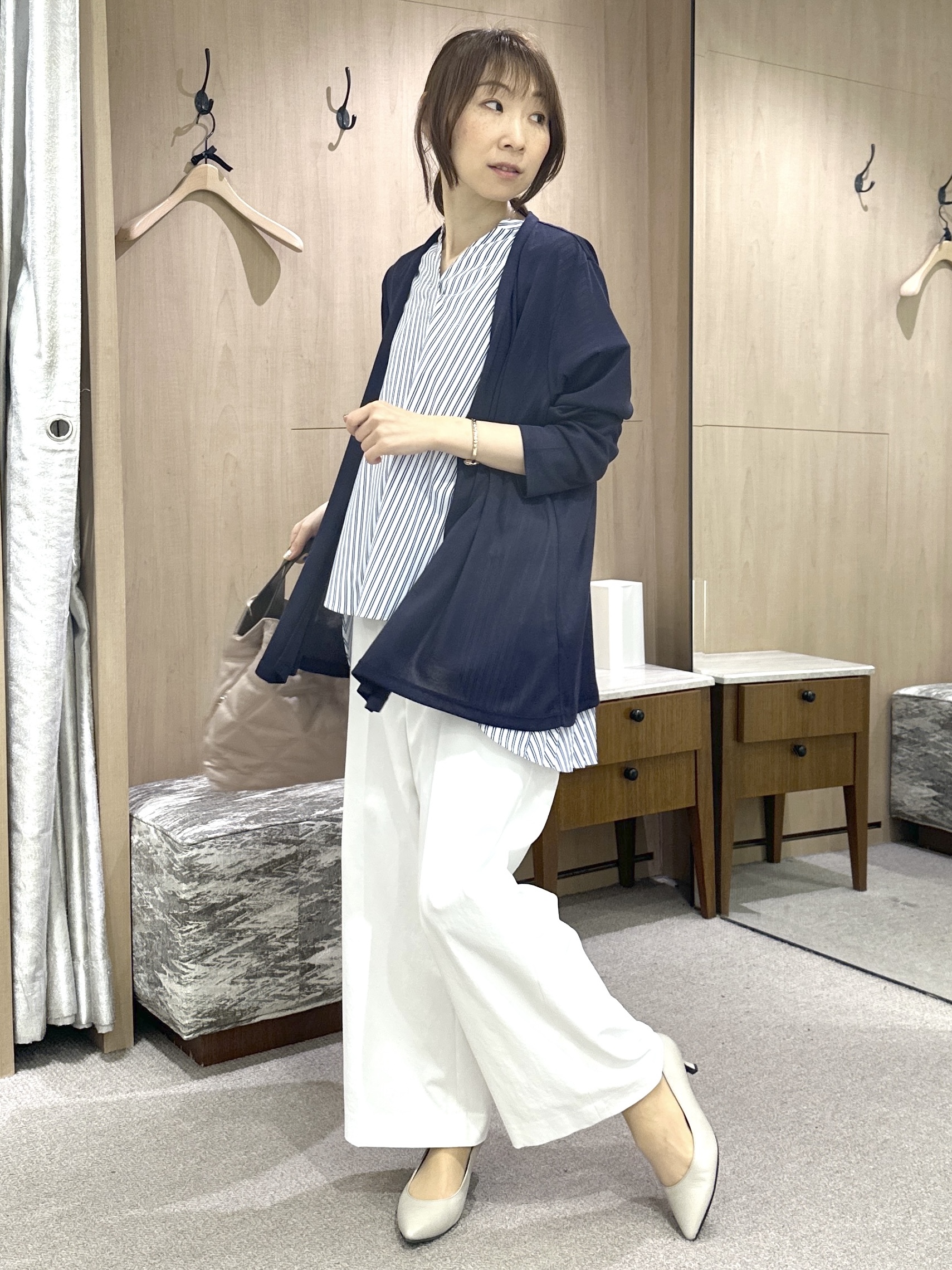 Miwaさんの「UNTITLED｜【吸水速乾/接触冷感】バックプリーツデザインブラウス」を使ったコーディネート