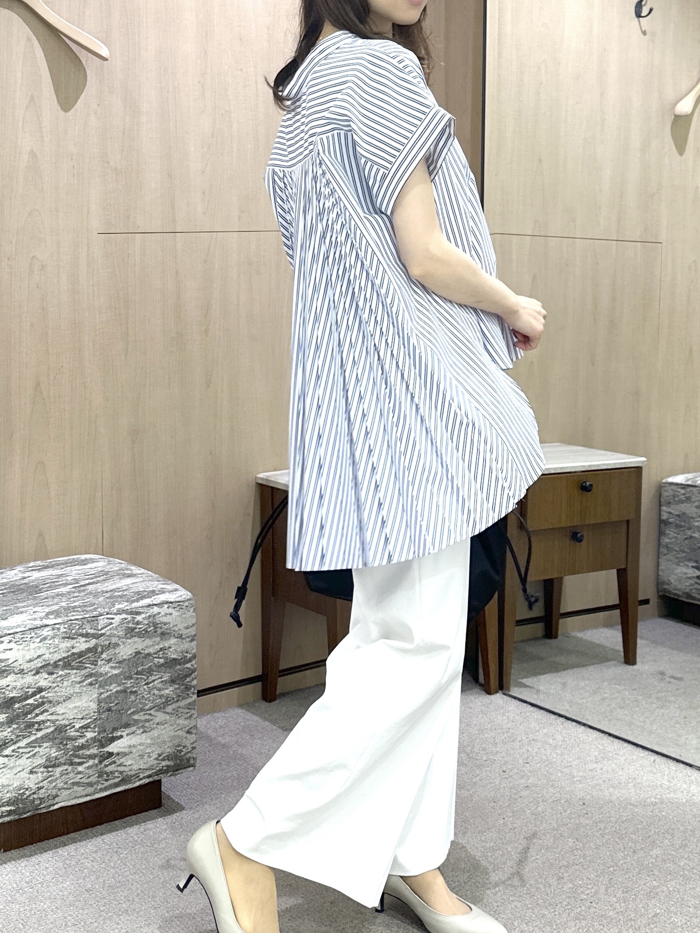 Miwaさんの「UNTITLED｜【吸水速乾/接触冷感】バックプリーツデザインブラウス」を使ったコーディネート