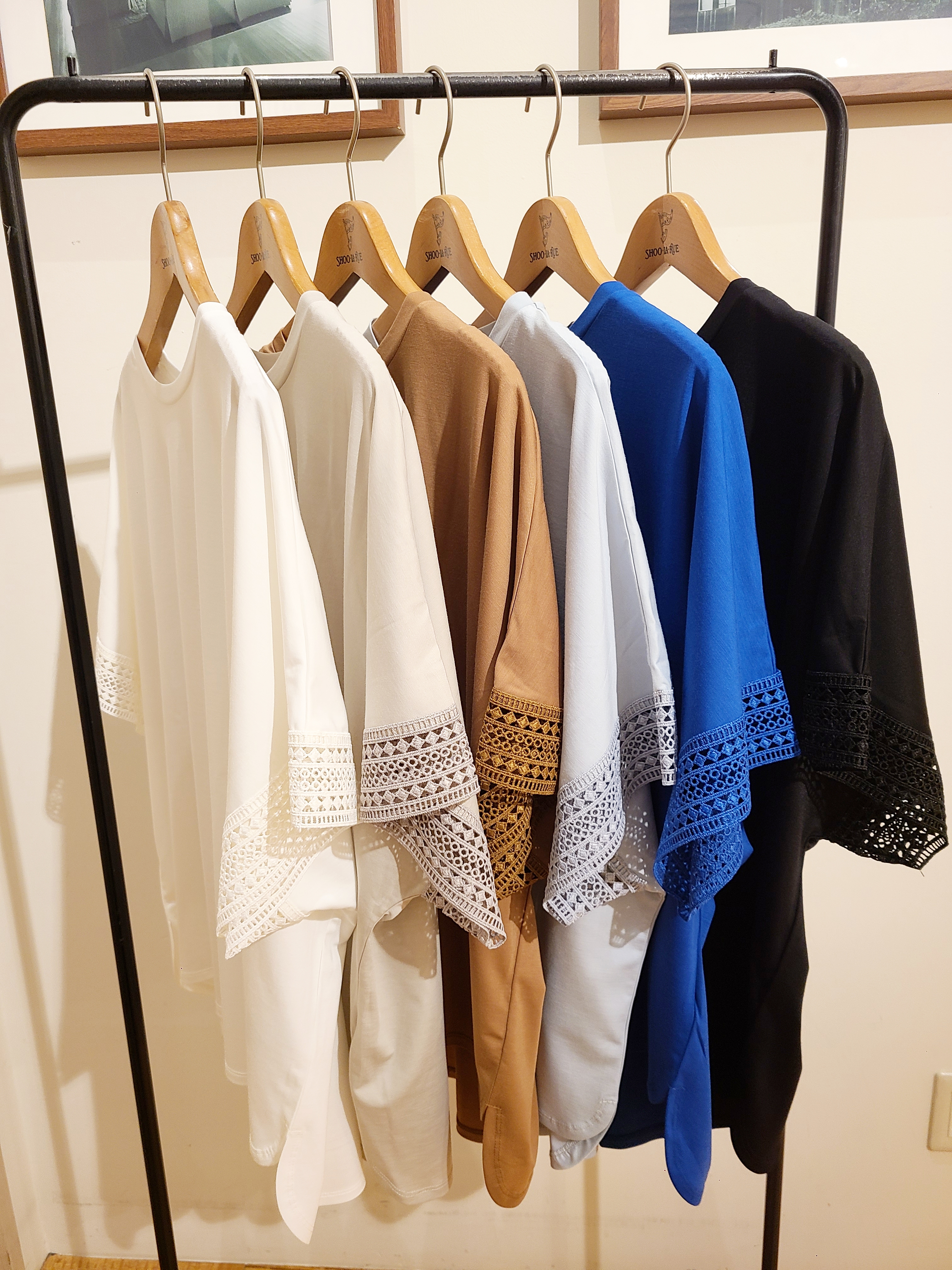 ポンタさんの「SHOO･LA･RUE｜【UV/洗濯機可/体型カバー】ヒップ周りが隠せる お袖レースTシャツ」を使ったコーディネート