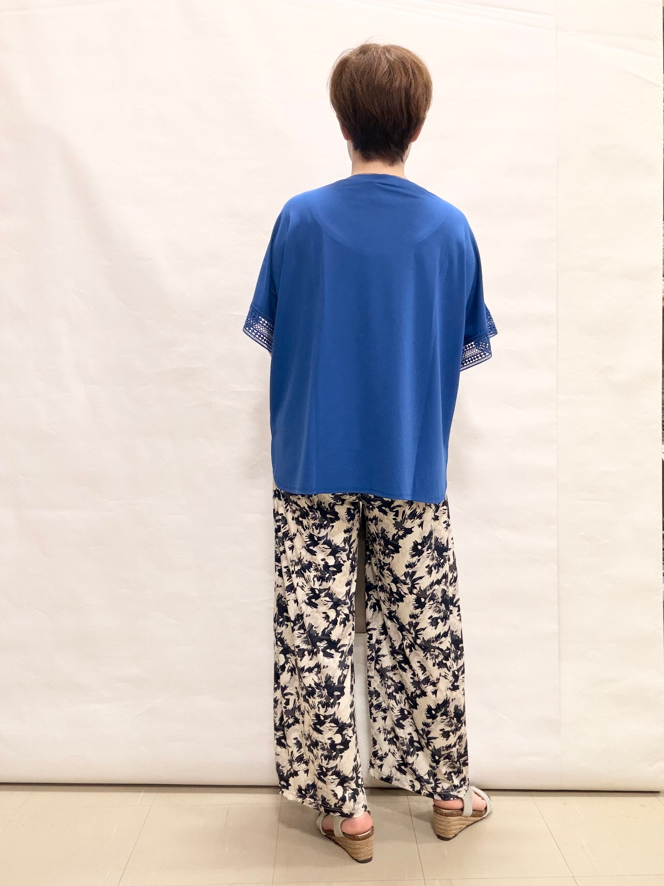 なっちゃんさんの「SHOO･LA･RUE｜【UV/洗濯機可/体型カバー】ヒップ周りが隠せる お袖レースTシャツ」を使ったコーディネート