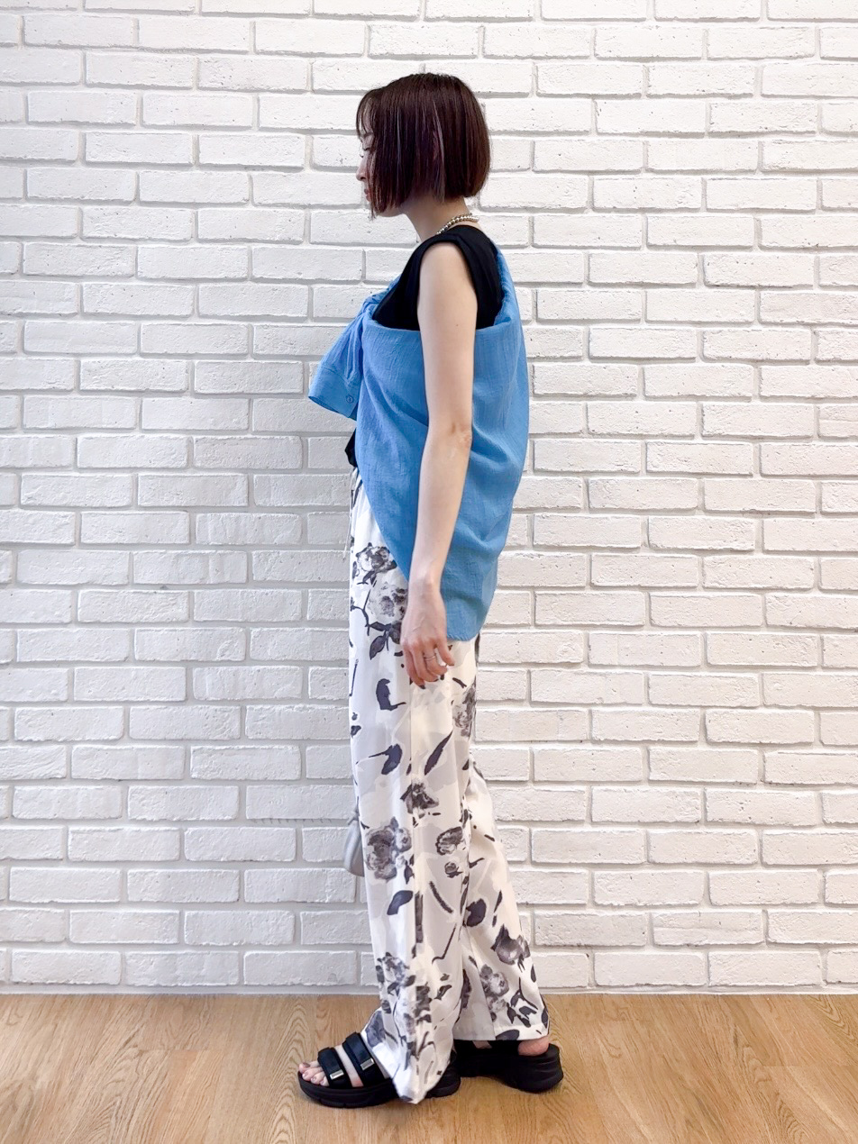 𝐜𝐡𝐢𝐤𝐚さんの「SHOO･LA･RUE｜【UVカット/接触冷感】上品に涼し気 とろみタックノースリーブトップス」を使ったコーディネート
