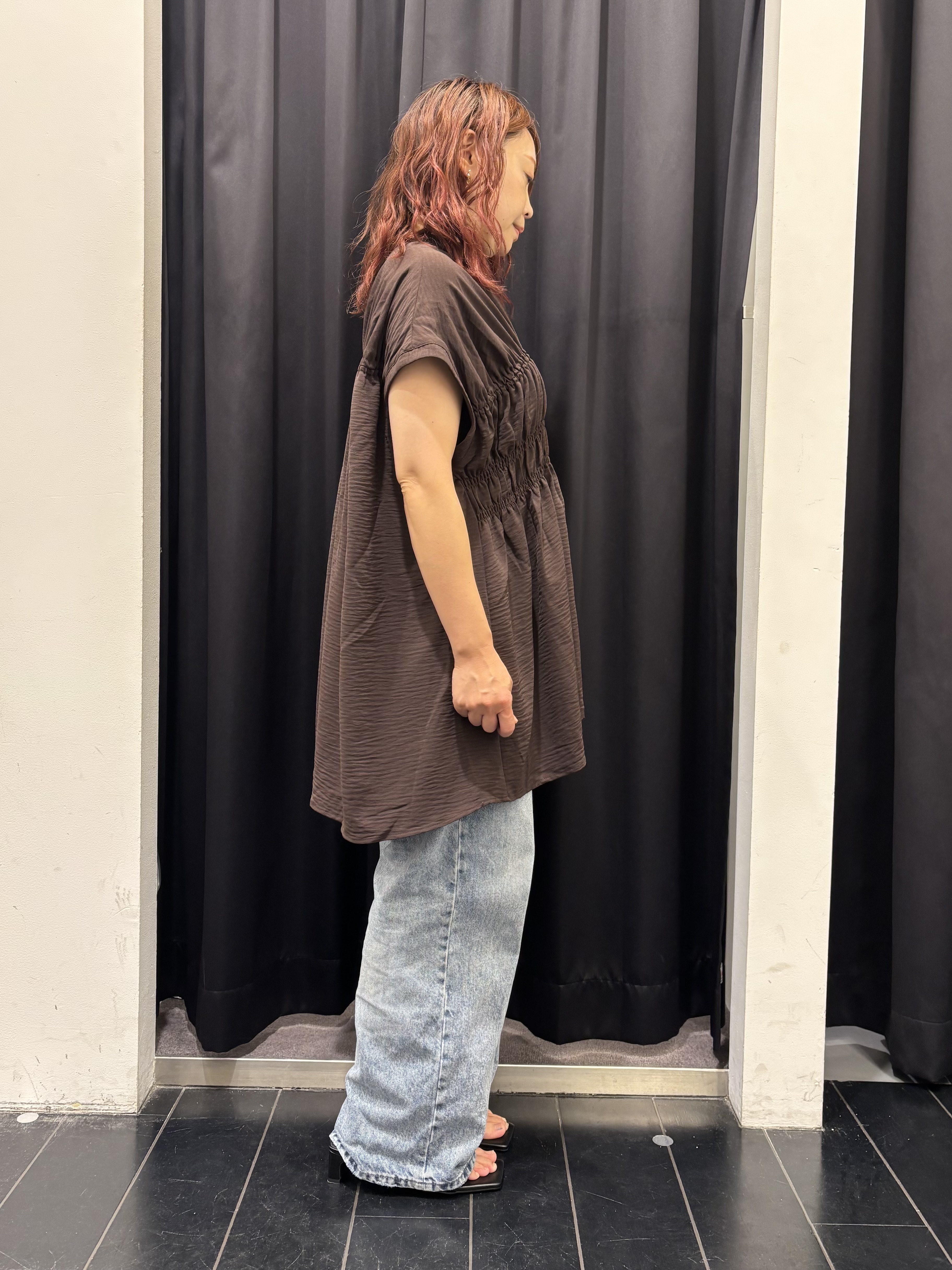 mameさんの「THE SHOP TK｜【体型カバー/防しわ/UV】さらさらシャーリングブラウス」を使ったコーディネート