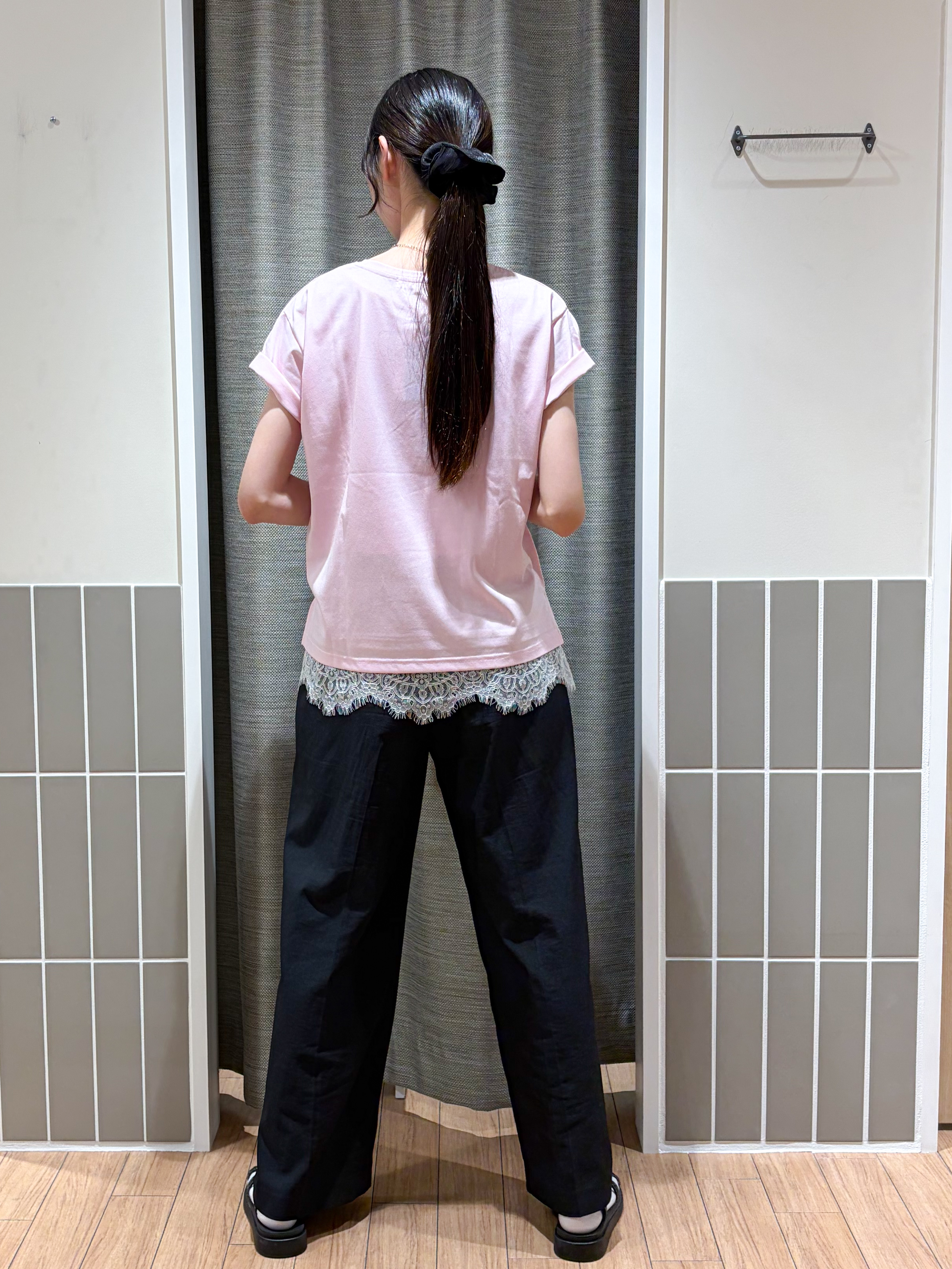 Kotoさんの「grove｜【遮熱／吸水速乾／UVカット】ベーシックロゴTシャツ」を使ったコーディネート