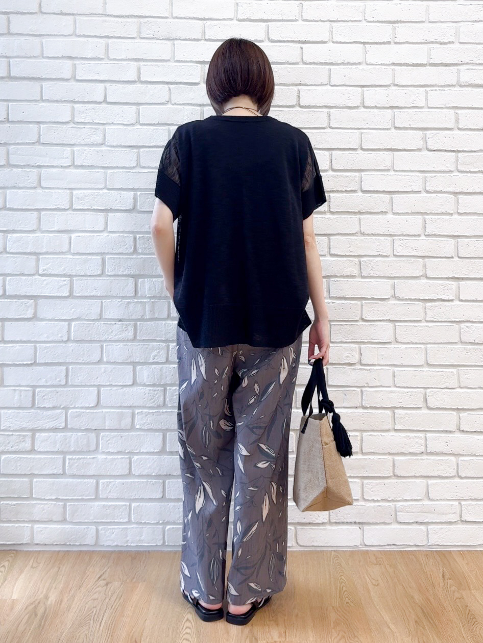 𝐜𝐡𝐢𝐤𝐚さんの「SHOO･LA･RUE｜【2点セット/S-LL/体型カバー】さらりと涼し気 シアーニット+タンクトップ」を使ったコーディネート