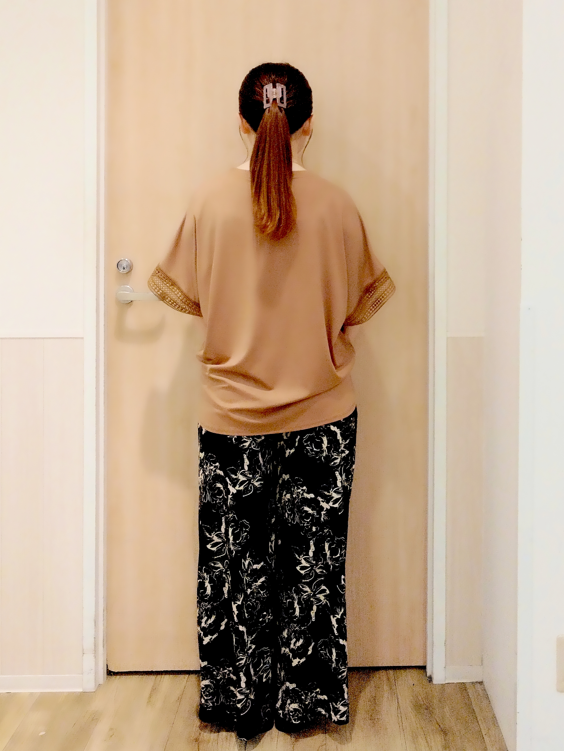 mさんの「SHOO･LA･RUE｜【UV/洗濯機可/体型カバー】ヒップ周りが隠せる お袖レースTシャツ」を使ったコーディネート