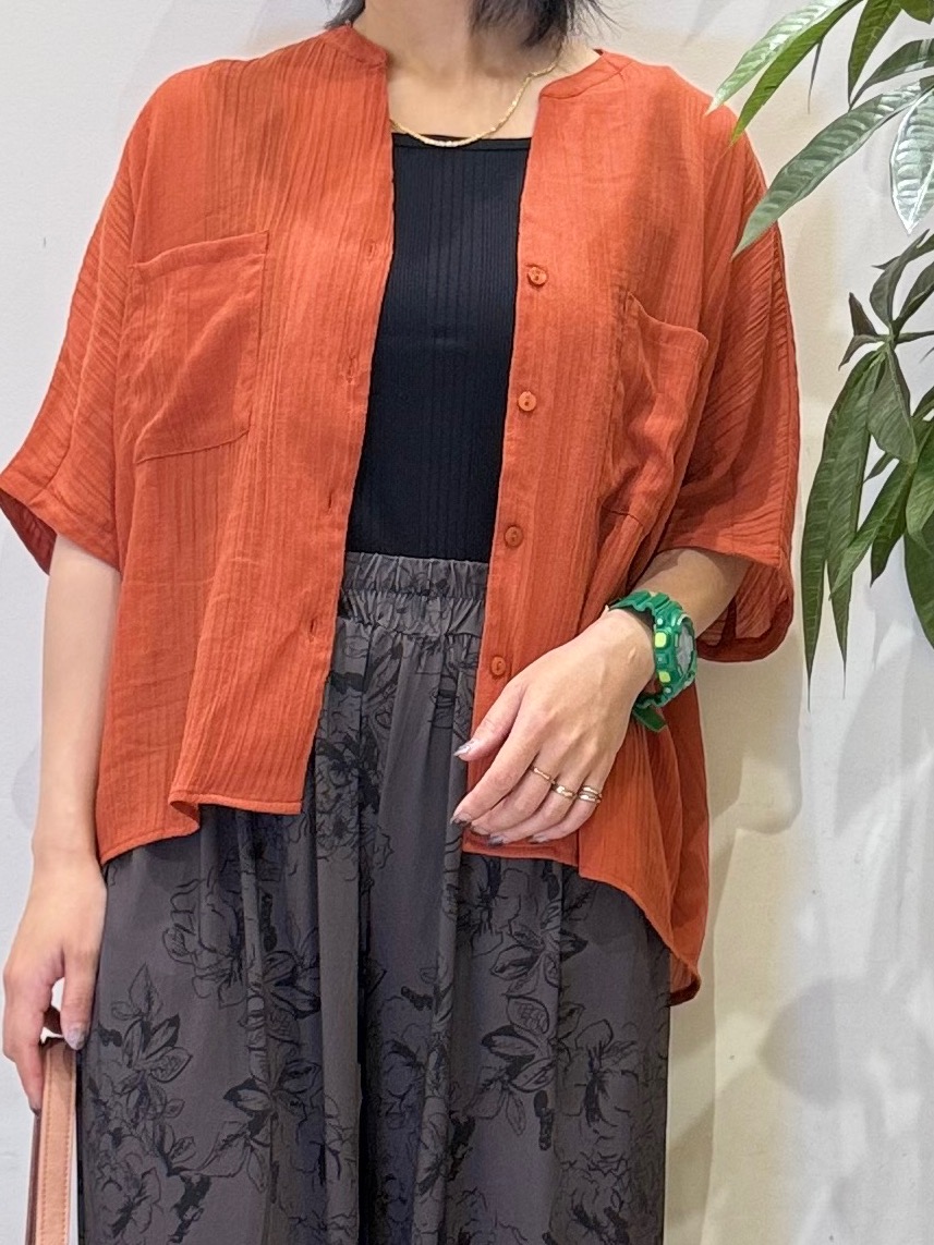 misakiさんの「SHOO･LA･RUE｜【洗濯機可/選べる6色】程よいシアー感が涼し気 ゆったりワッシャードルマンブラウス」を使ったコーディネート