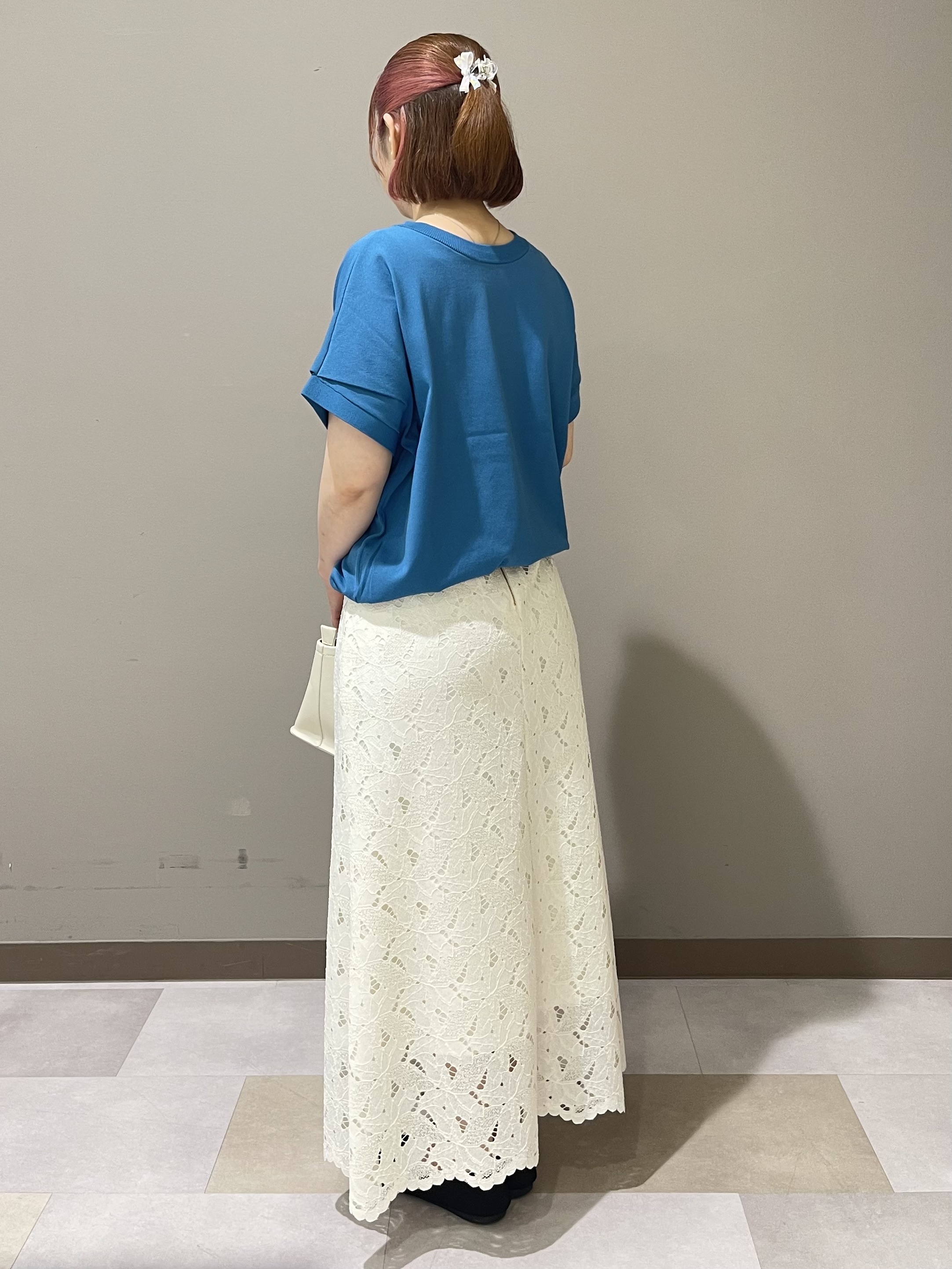 Tomoさんの「UNTITLED｜【肌に張りつきにくい/前後2WAY】ドライタッチコットンプルオーバー」を使ったコーディネート