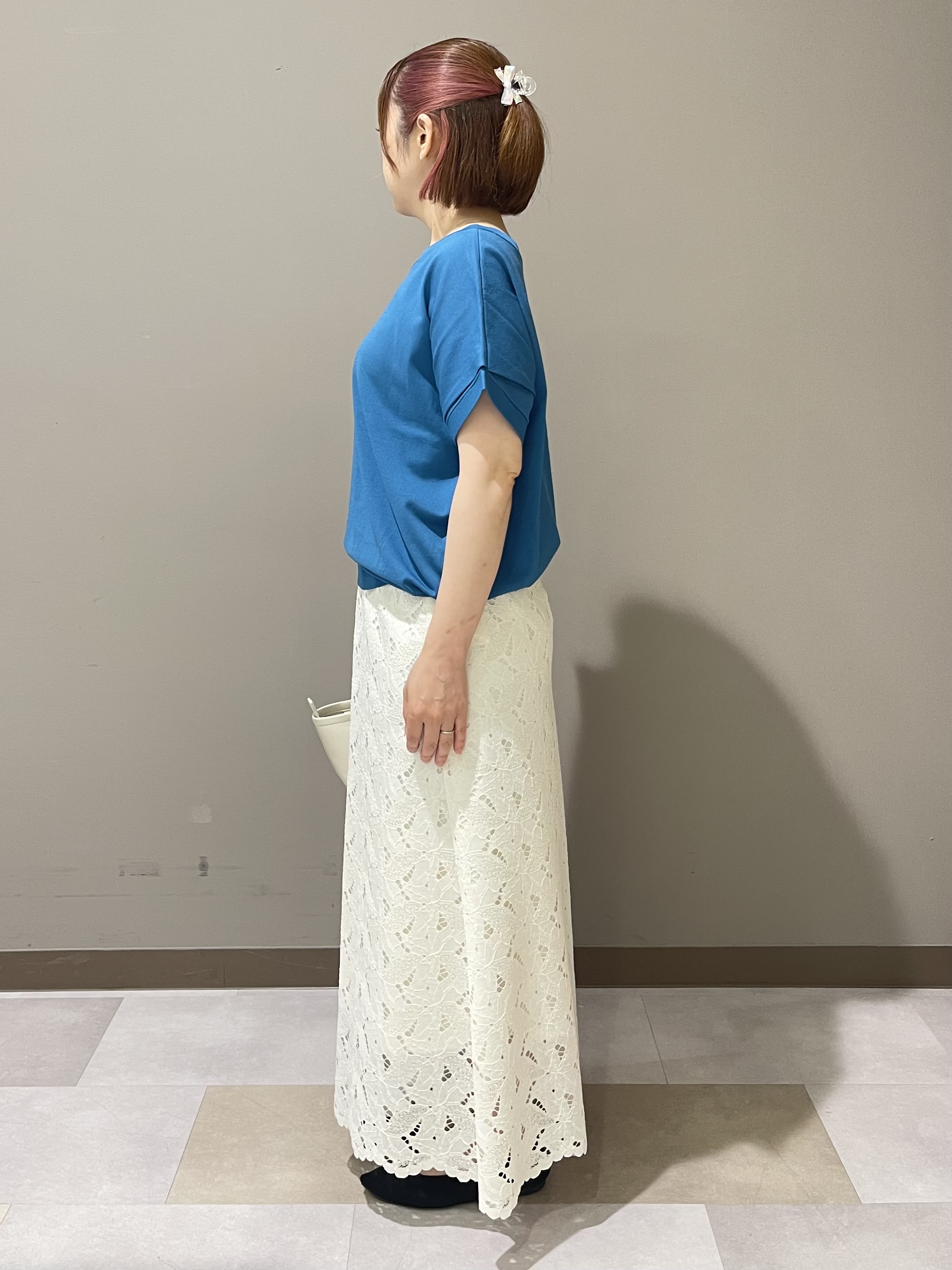 Tomoさんの「UNTITLED｜【肌に張りつきにくい/前後2WAY】ドライタッチコットンプルオーバー」を使ったコーディネート