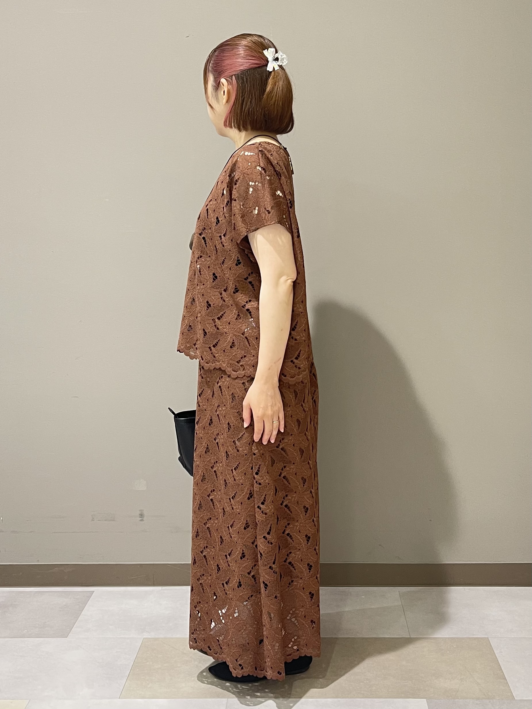 Tomoさんの「UNTITLED｜【セットアップ可/品のある透け感】リーフレースブラウス」を使ったコーディネート