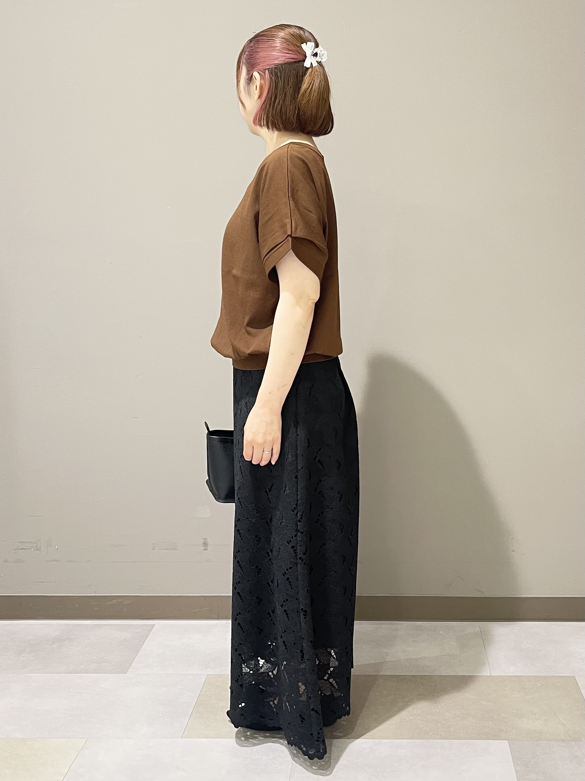 Tomoさんの「UNTITLED｜【肌に張りつきにくい/前後2WAY】ドライタッチコットンプルオーバー」を使ったコーディネート